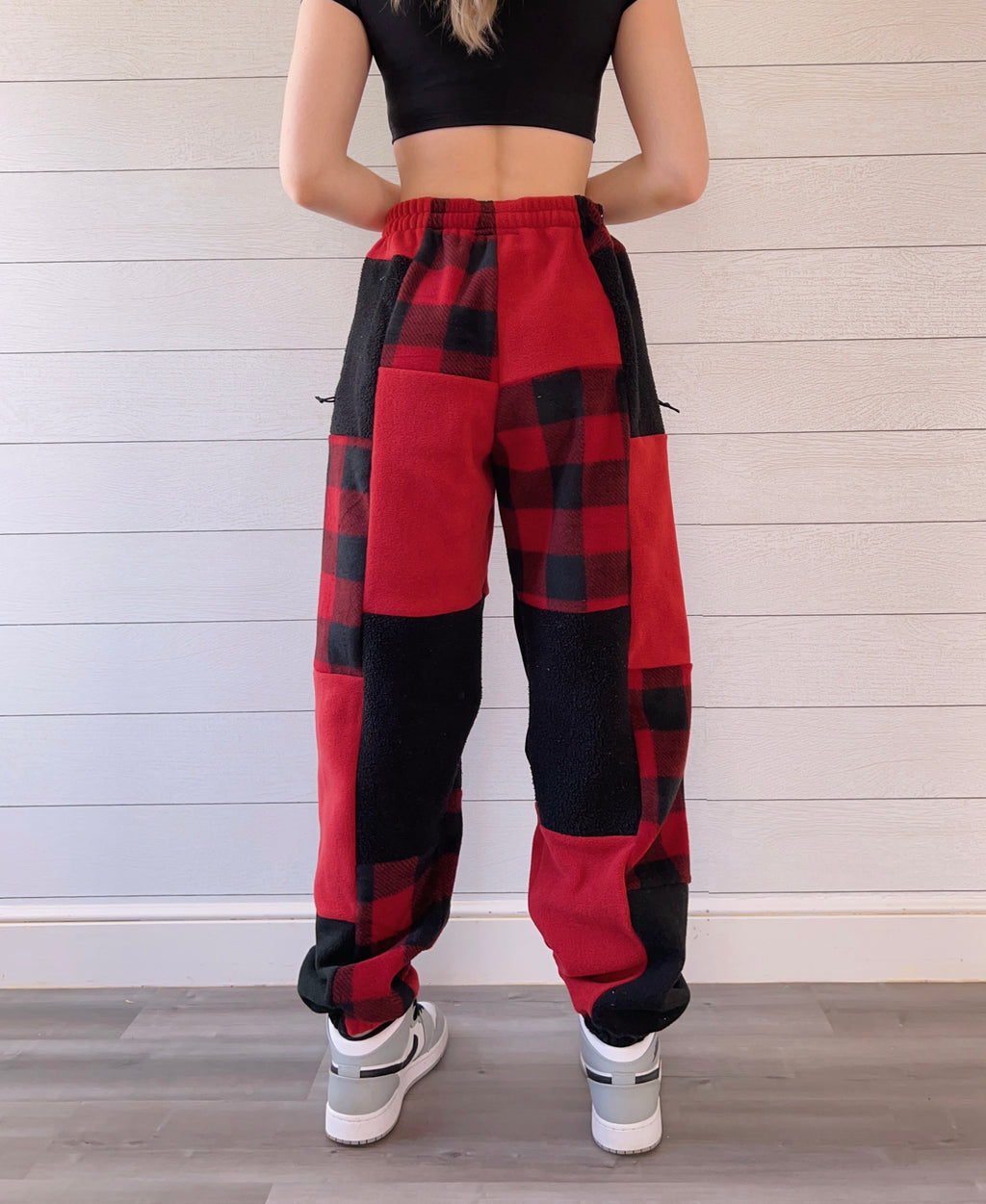 (M/L) Holly Jolly 1/1 Joggers +zipper pockets