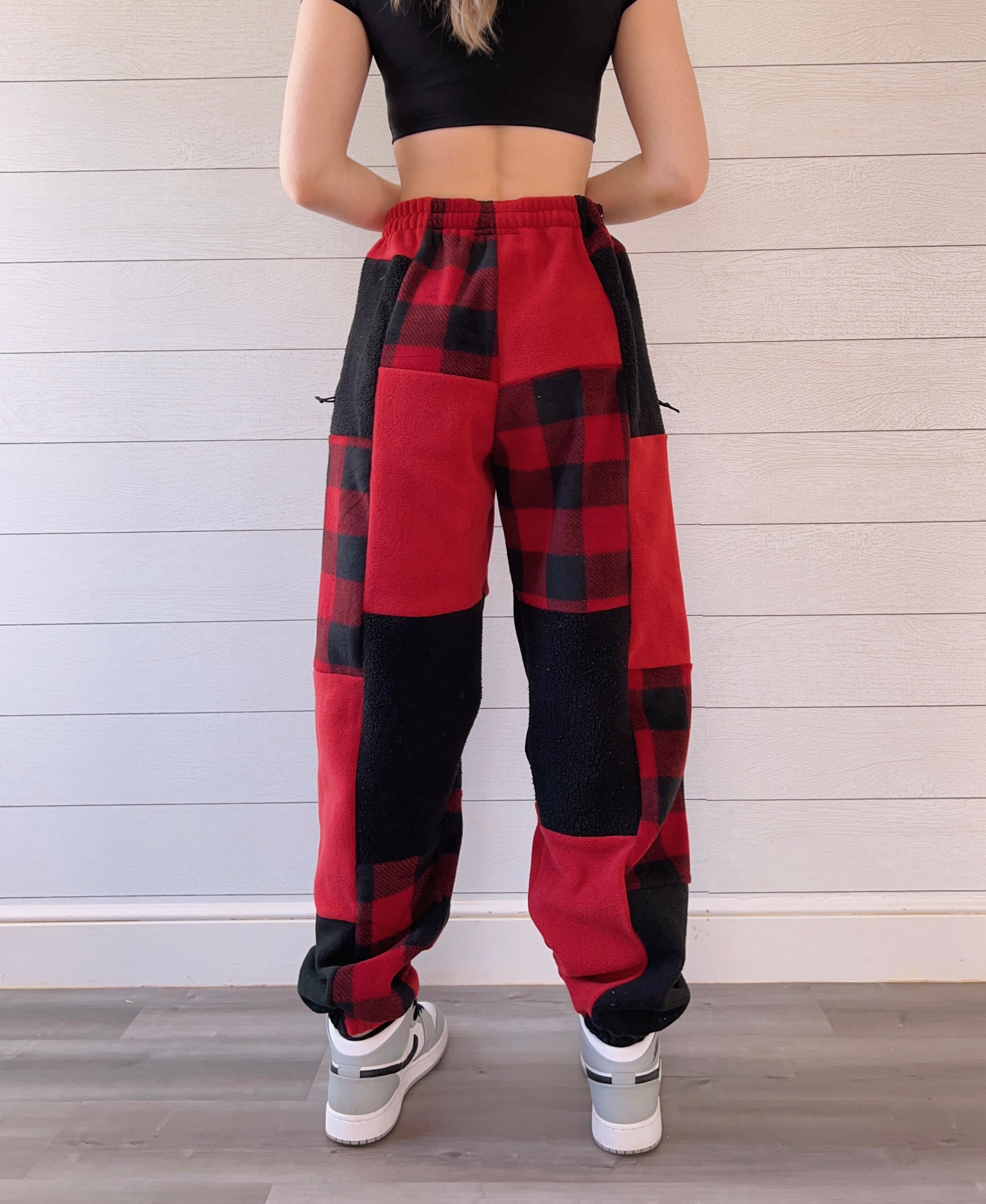 (M/L) Holly Jolly 1/1 Joggers +zipper pockets