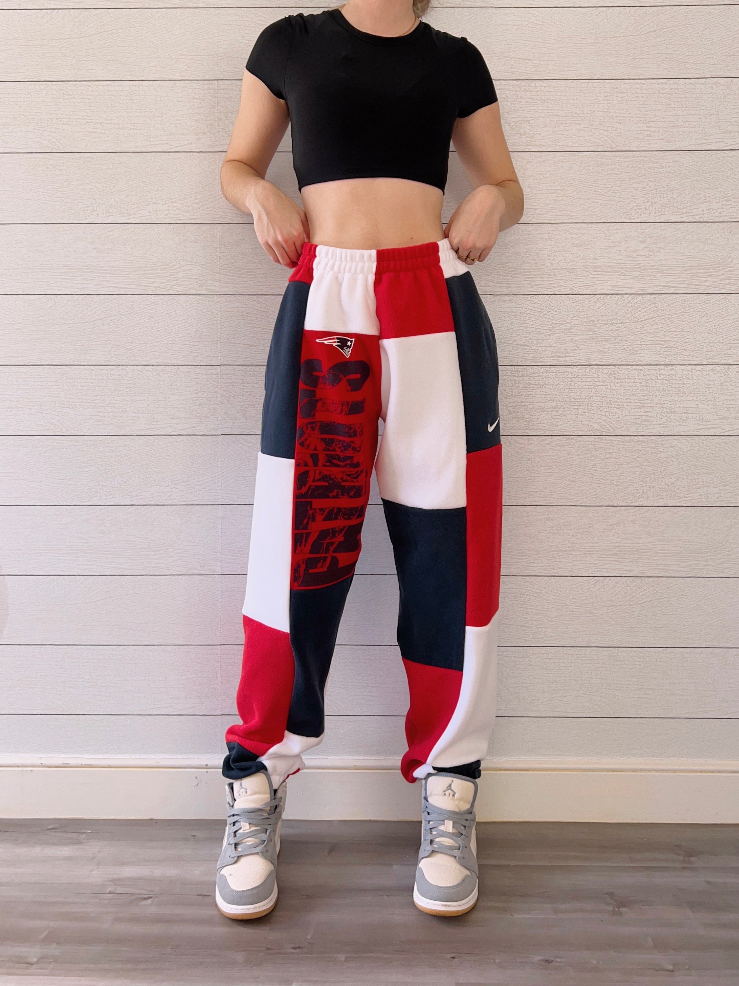 (M/L) Patriots Gameday 1/1 Joggers +pockets