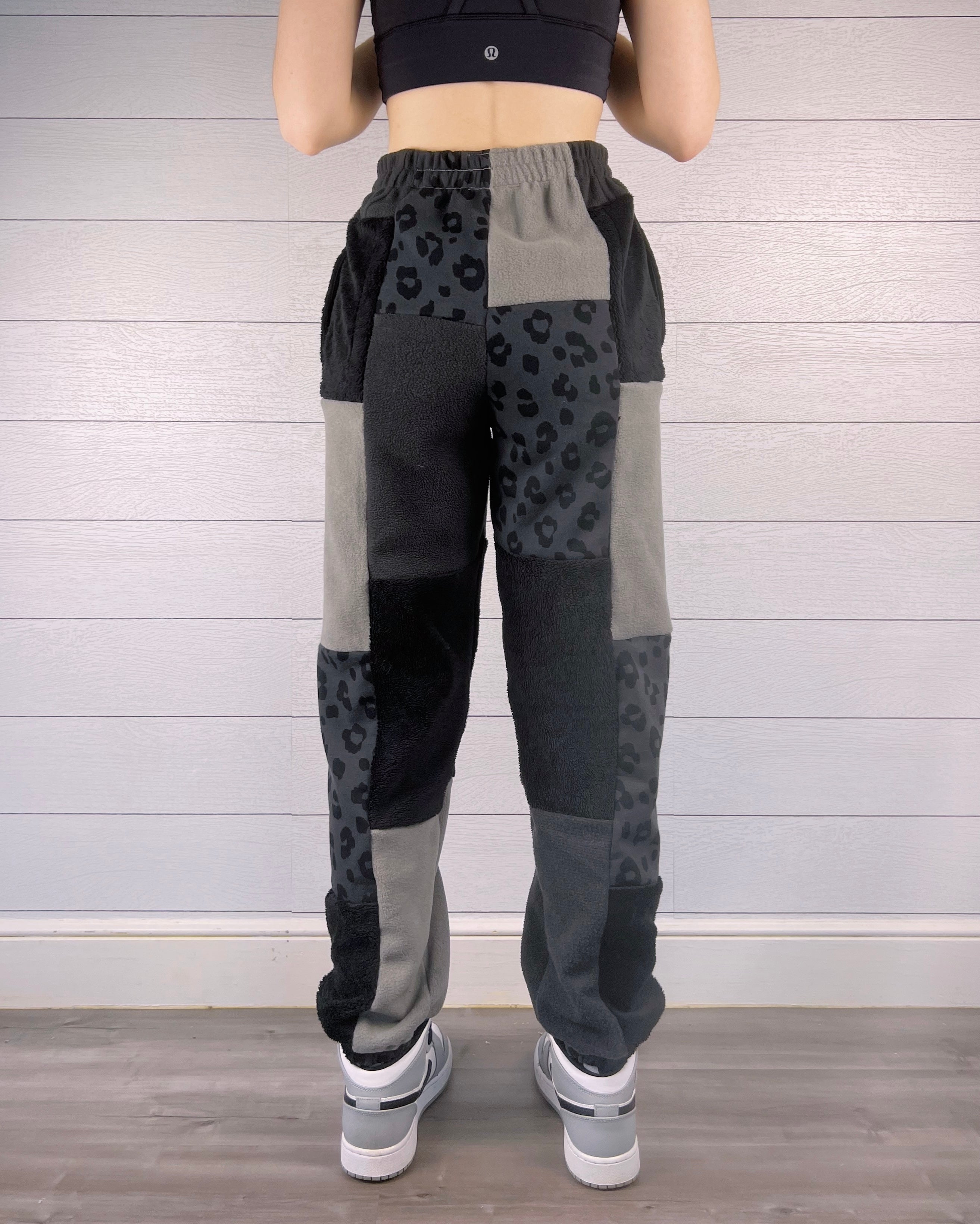 (S/M) Diamond Leopard 1/1 Joggers