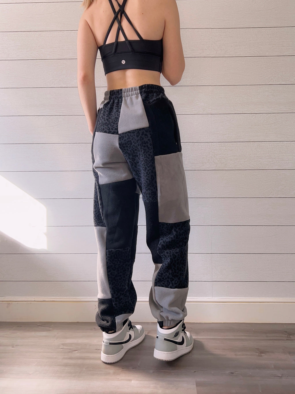 (S/M) Diamond Leopard 1/1 Joggers
