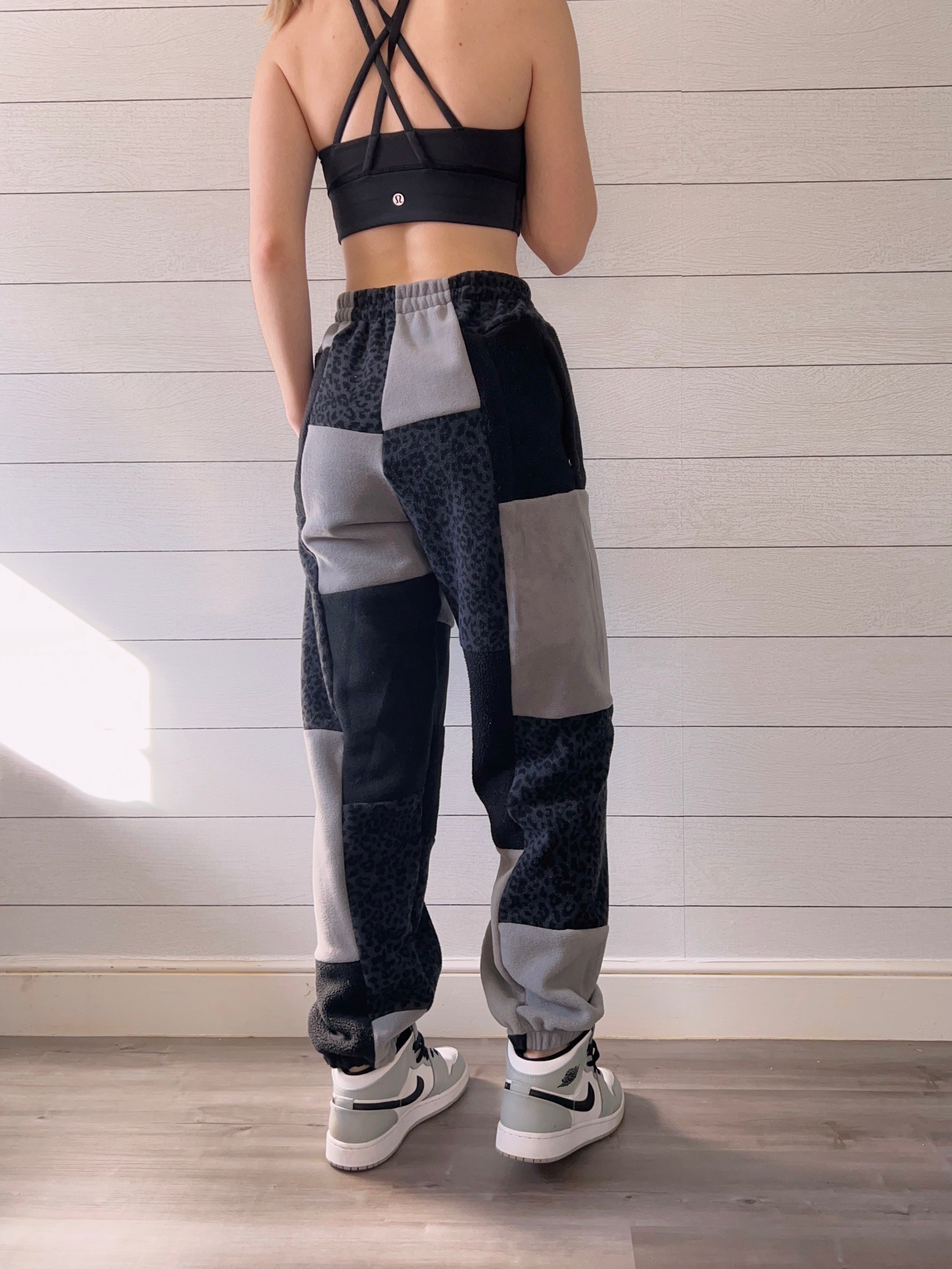 (S/M) Diamond Leopard 1/1 Joggers