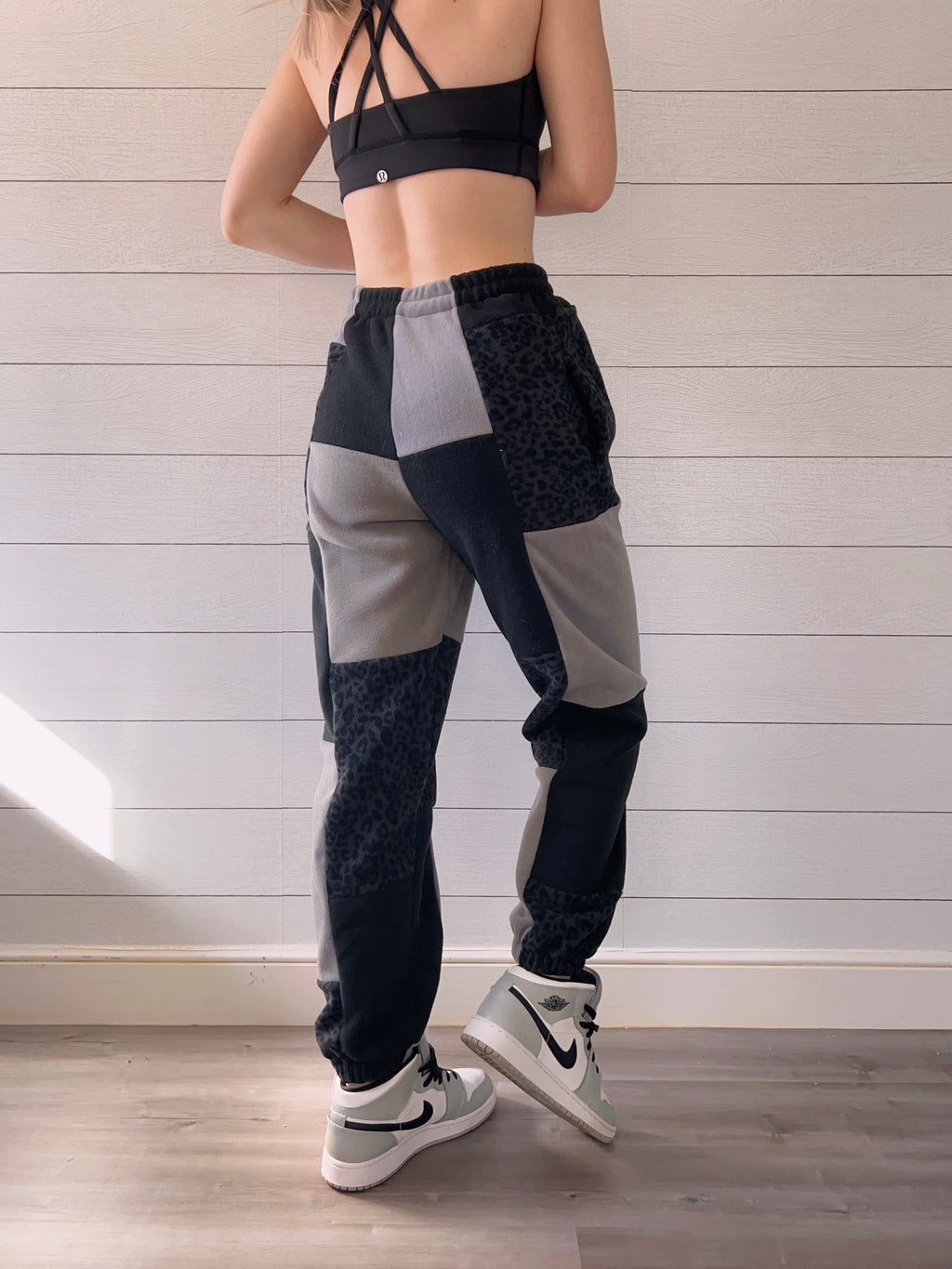 (XS/S) Diamond Leopard 1/1 Joggers +pockets