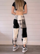 Load image into Gallery viewer, (S/M) Diamond Plaid 1/1 Joggers **short
