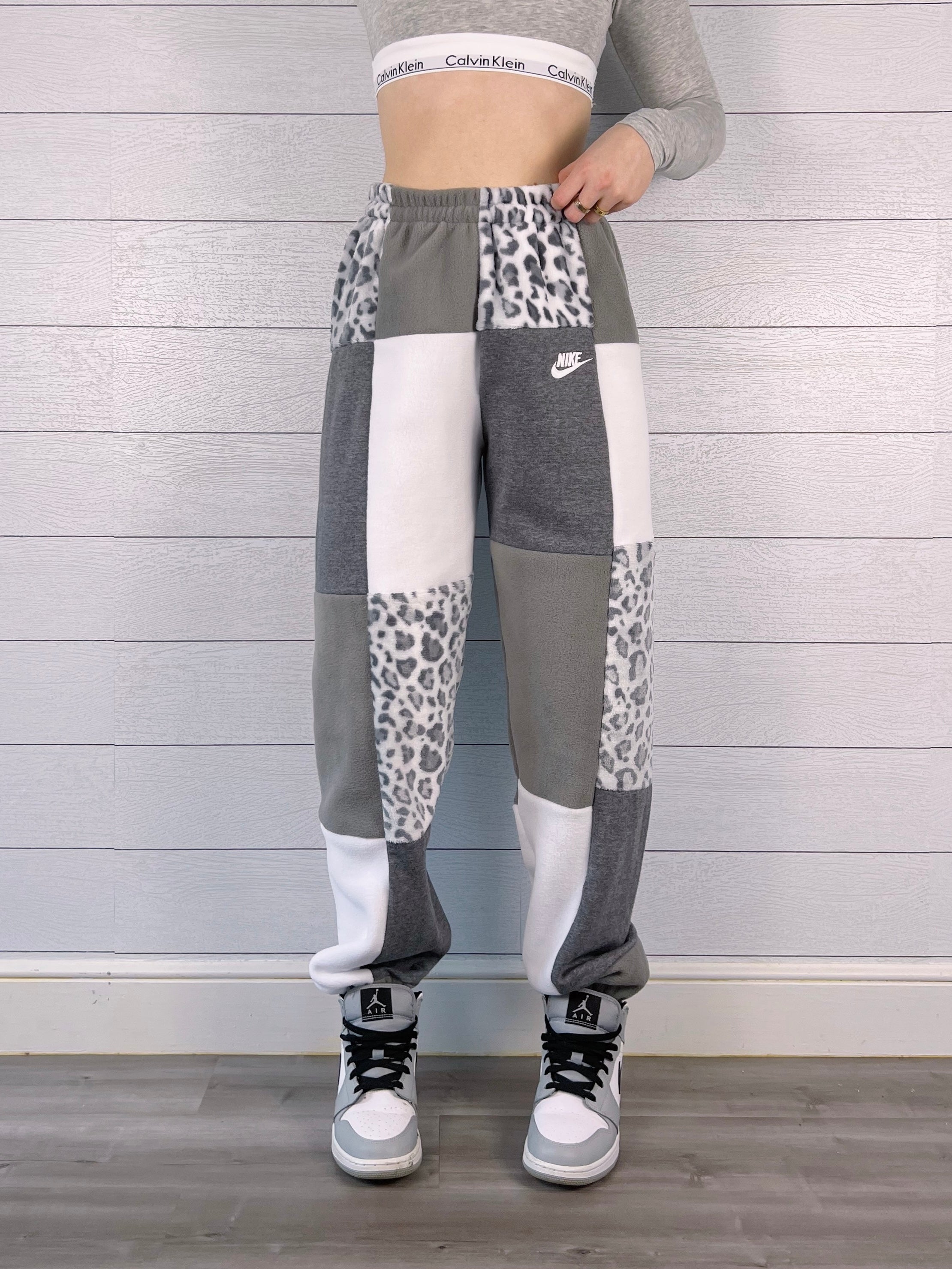 (S/M) Snow Leopard 1/1 Joggers