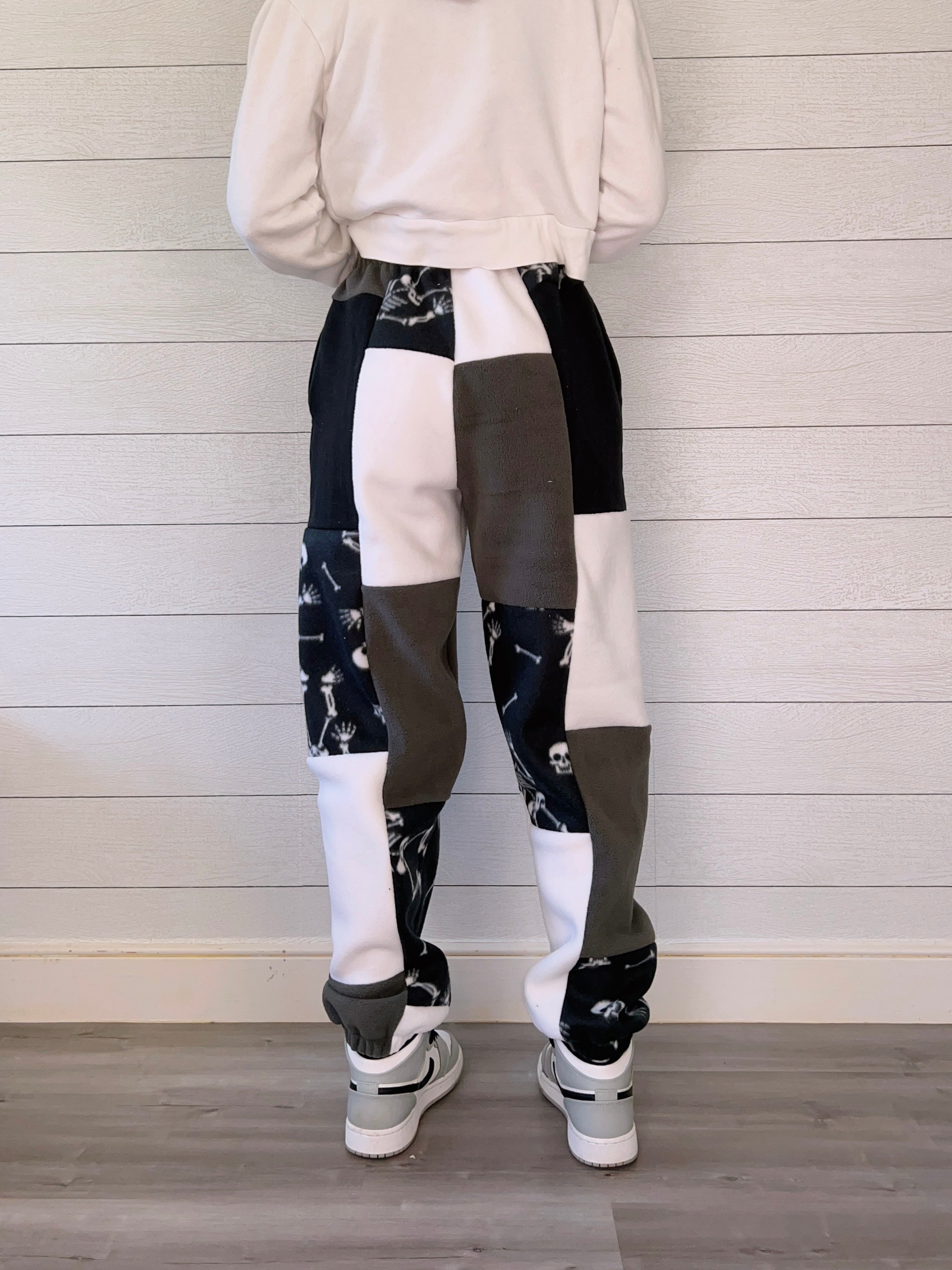 (S/M) Spooky Skelly 1/1 Joggers +pockets