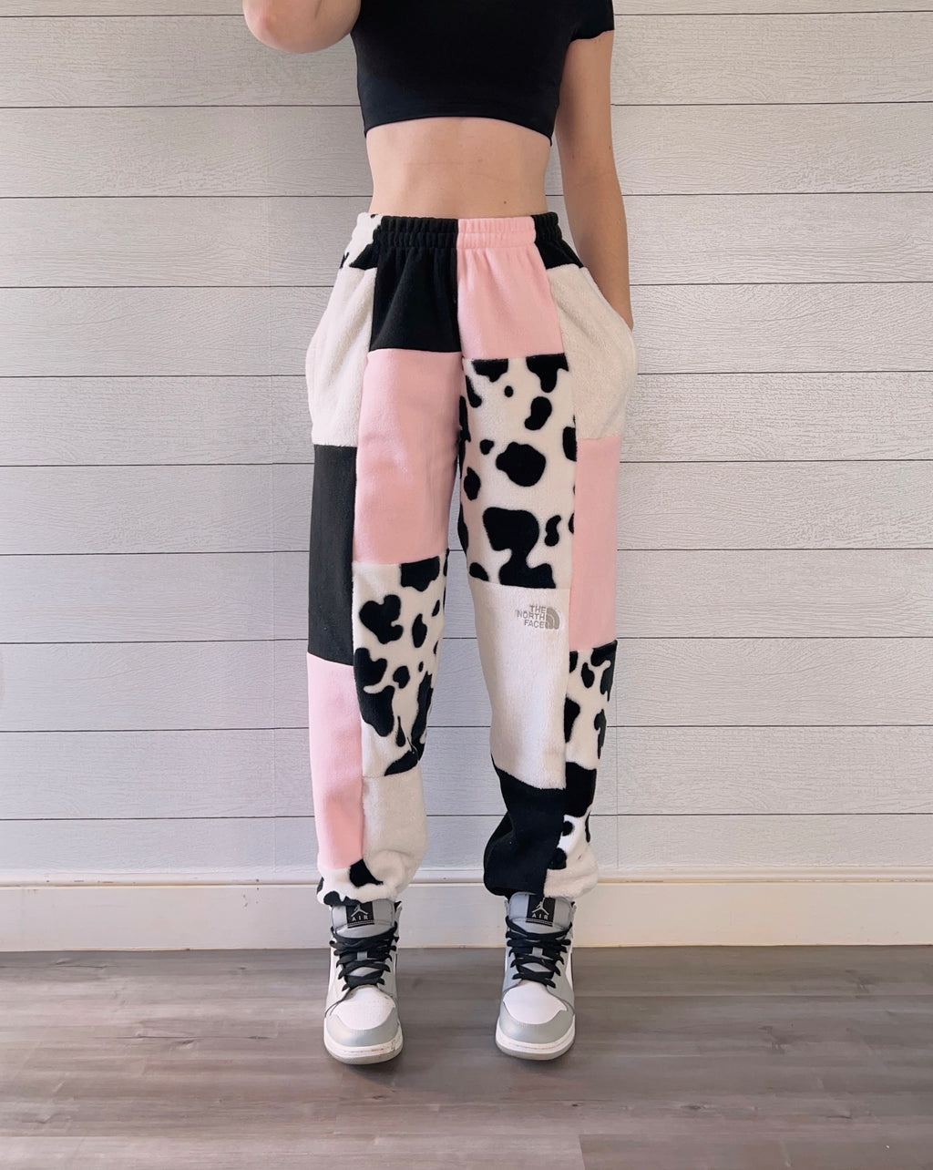 (S/M) Strawberry Cow 1/1 Joggers +zipper pockets