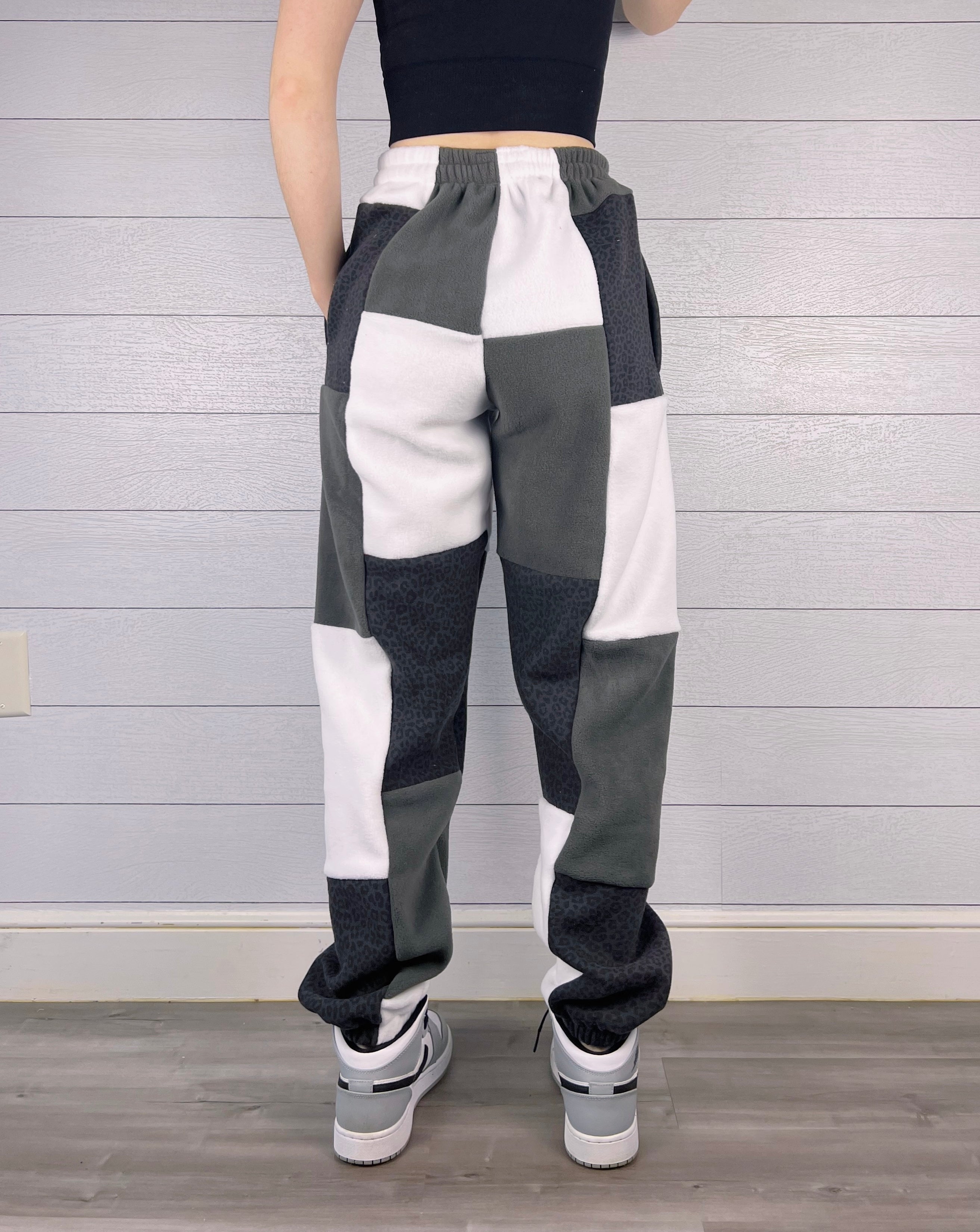 (S/M) Diamond Leopard 1/1 Joggers