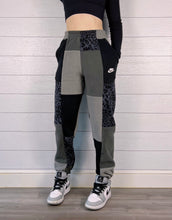 Load image into Gallery viewer, (XS/S) Diamond Leopard 1/1 Joggers +pockets
