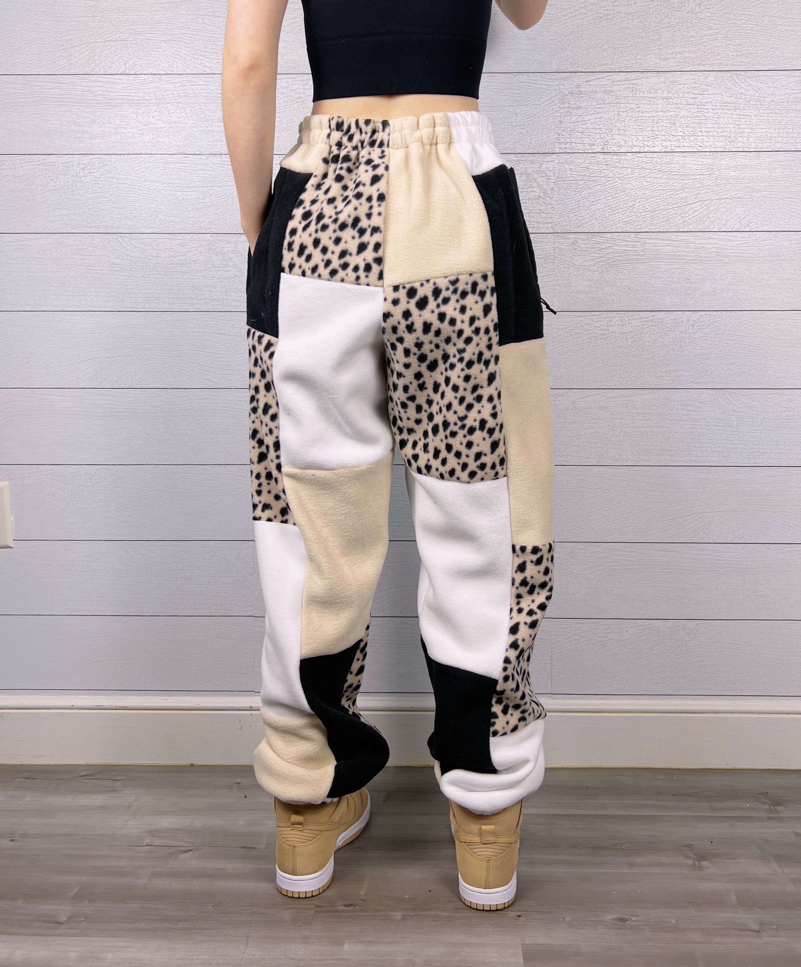 (L/XL) Rustic Dots 1/1 Joggers +zipper pockets