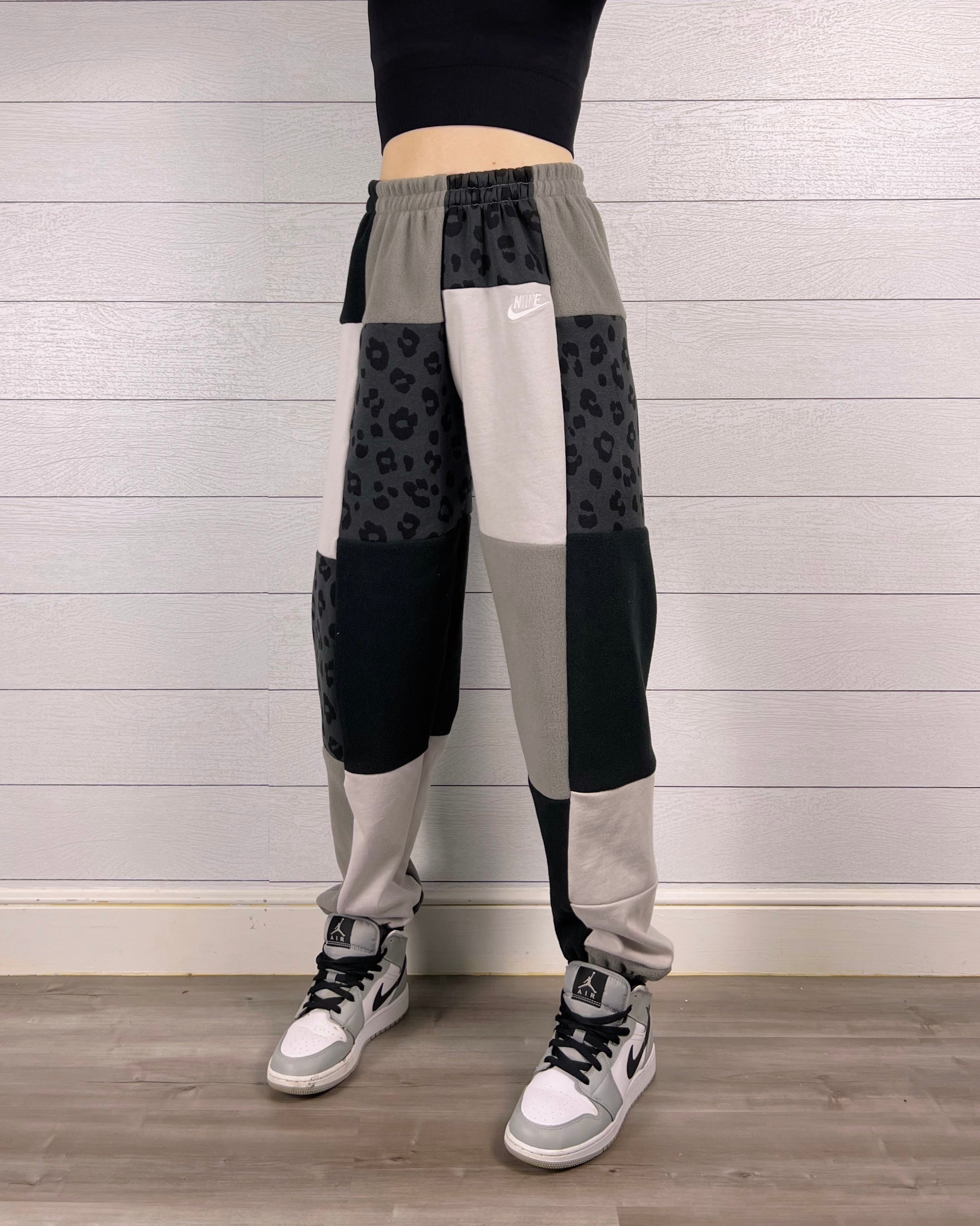 (S/M) Diamond Leopard 1/1 Joggers