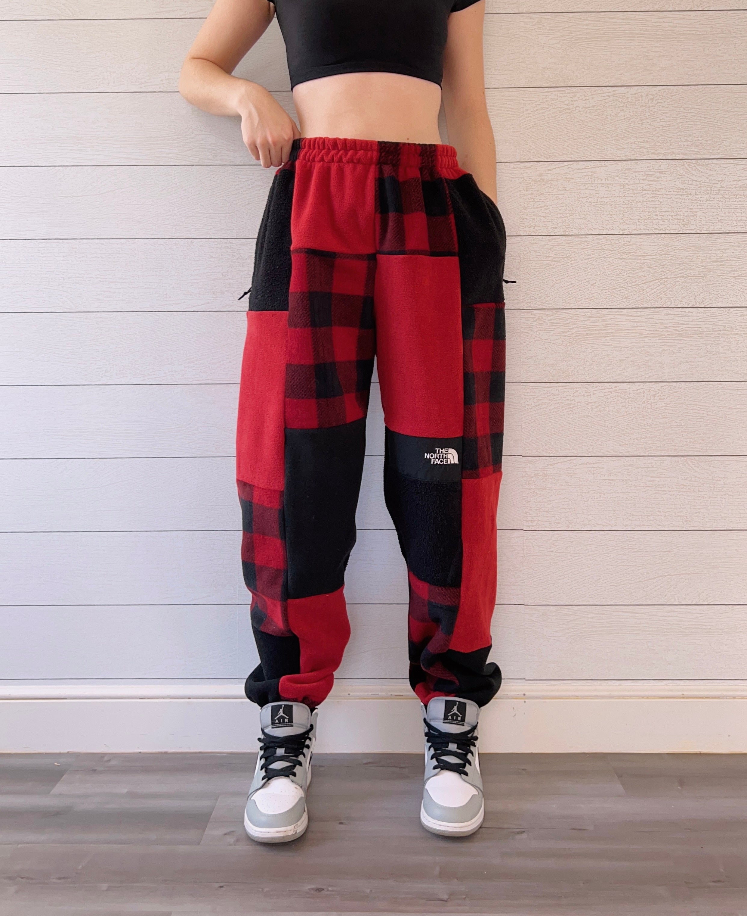 (M/L) Holly Jolly 1/1 Joggers +zipper pockets