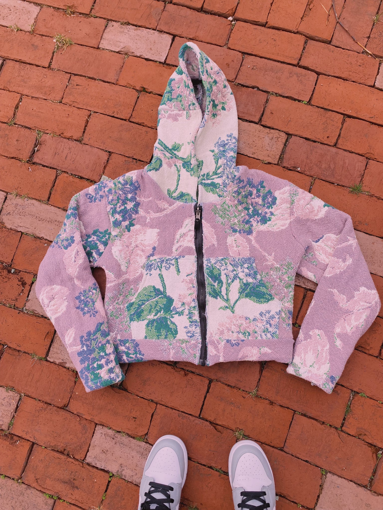 Roses Tapestry Pullover Hoodie w/ Side Seam Pockets in Cream