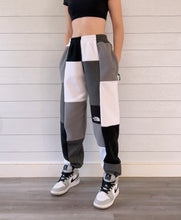 Load image into Gallery viewer, (S/M) Diamond 1/1 Joggers +zipper pockets
