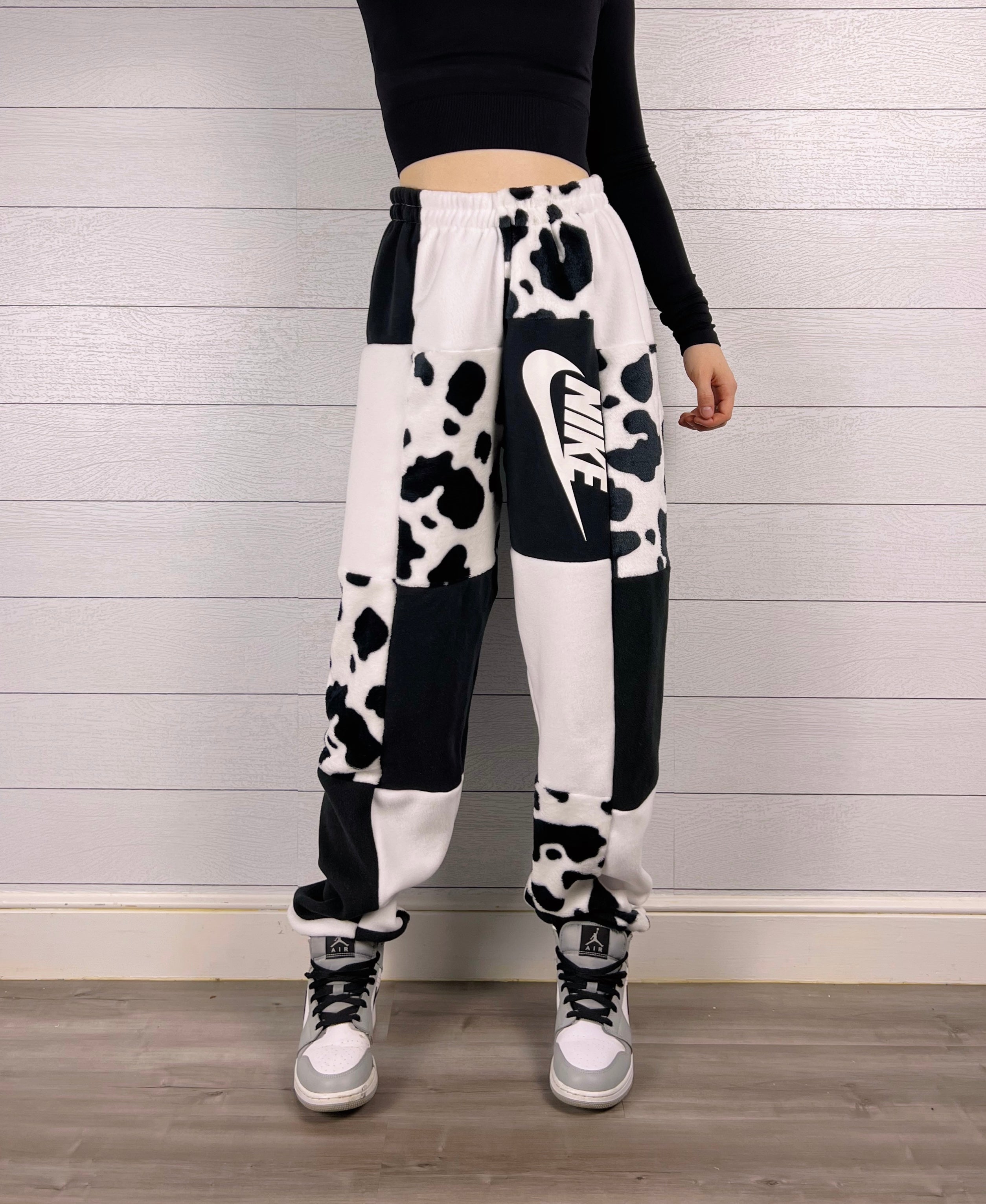 (M/L) Diamond Cow 1/1 Joggers