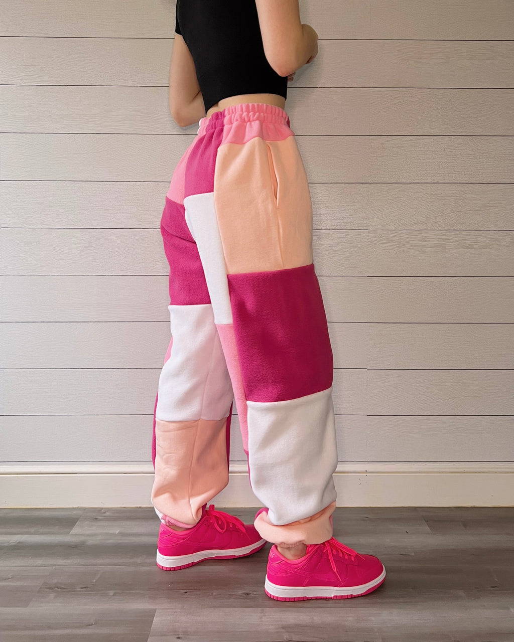 (M/L) Tulip Pink 1/1 Joggers