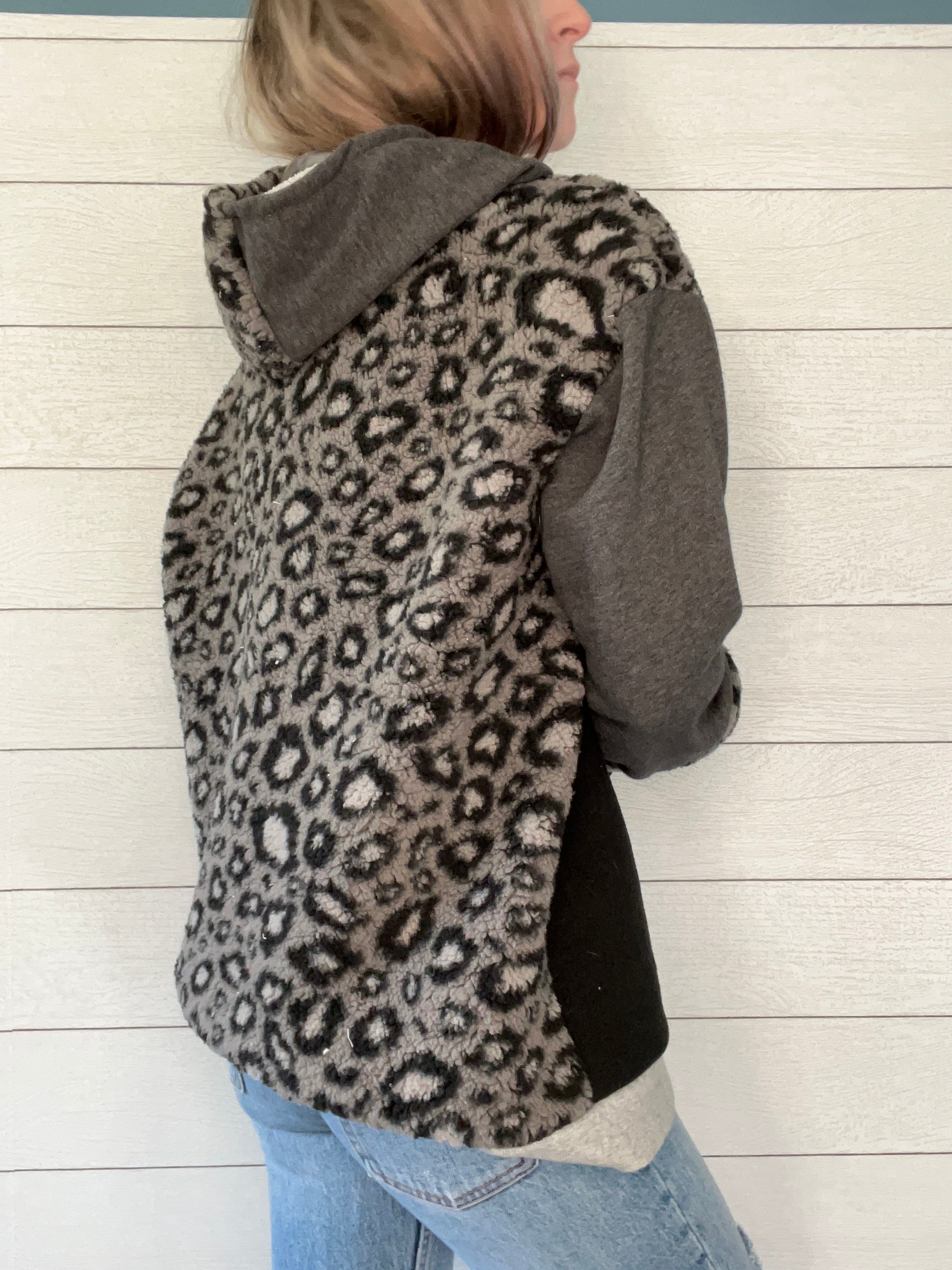 (L/XL) Leopard Sherpa 1/1 Hoodie
