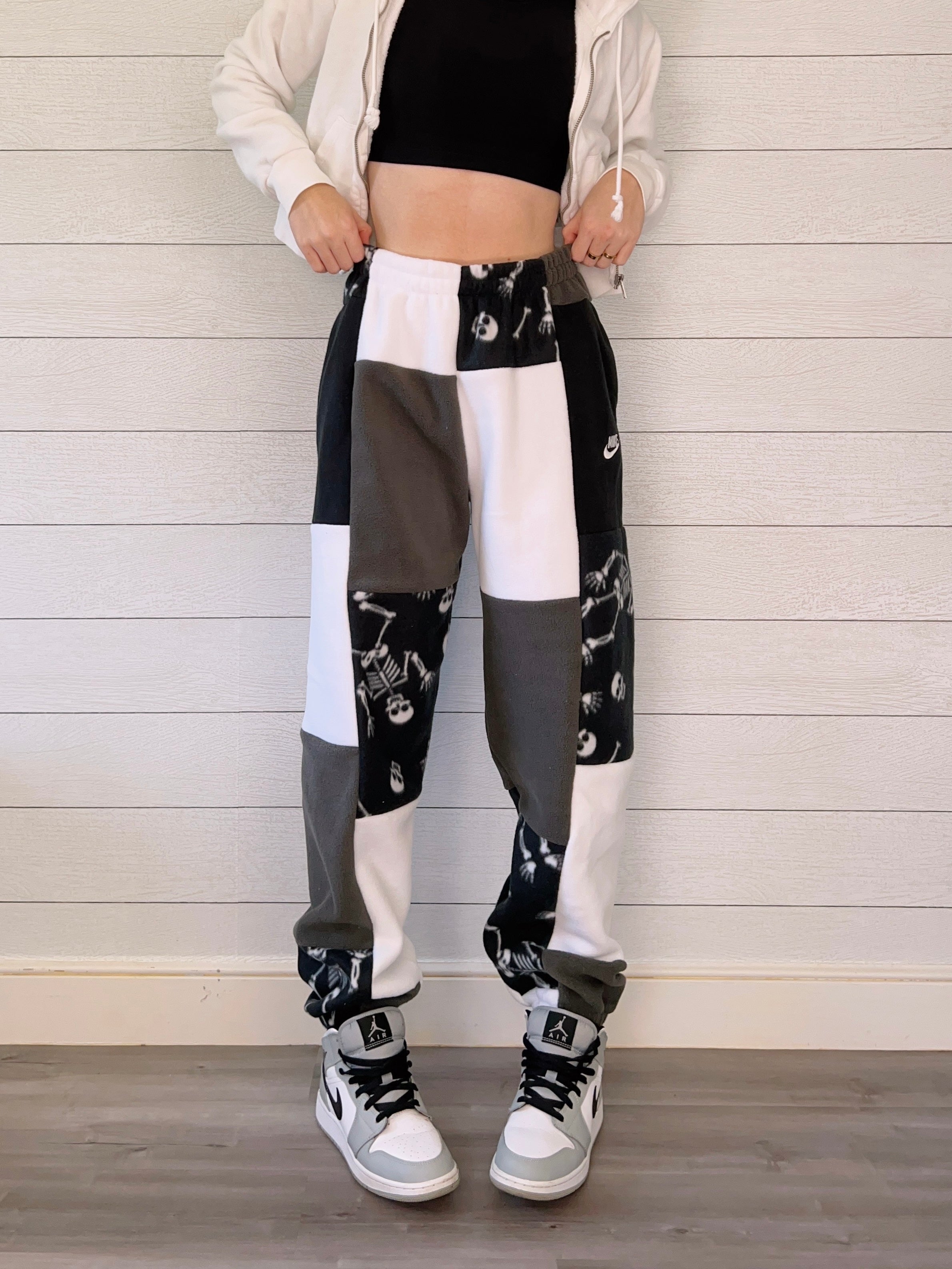 (S/M) Spooky Skelly 1/1 Joggers +pockets