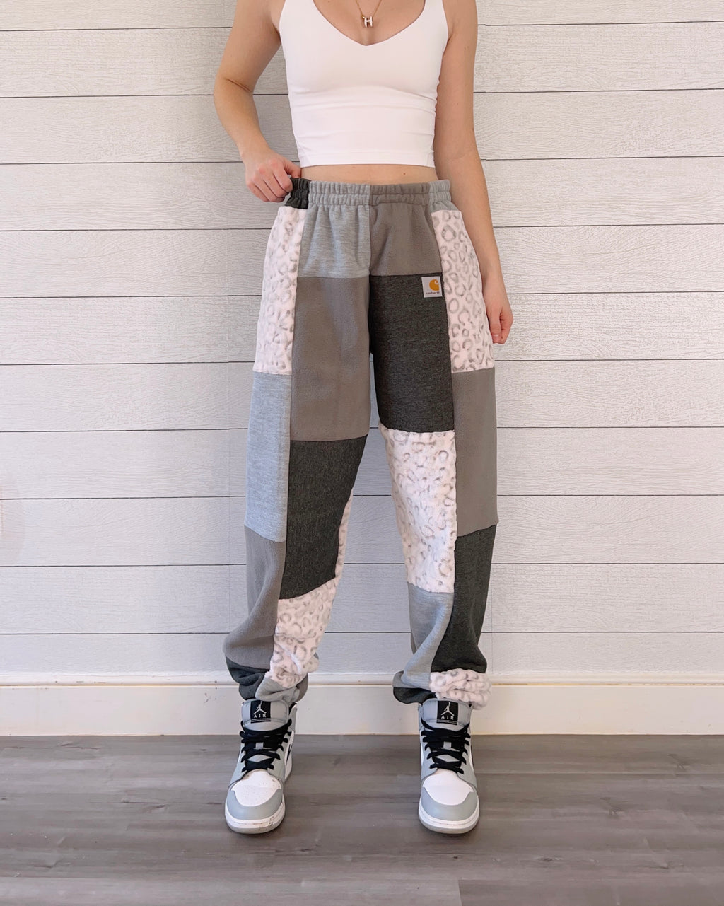 (L/XL) Snow Leopard 1/1 Joggers +pockets