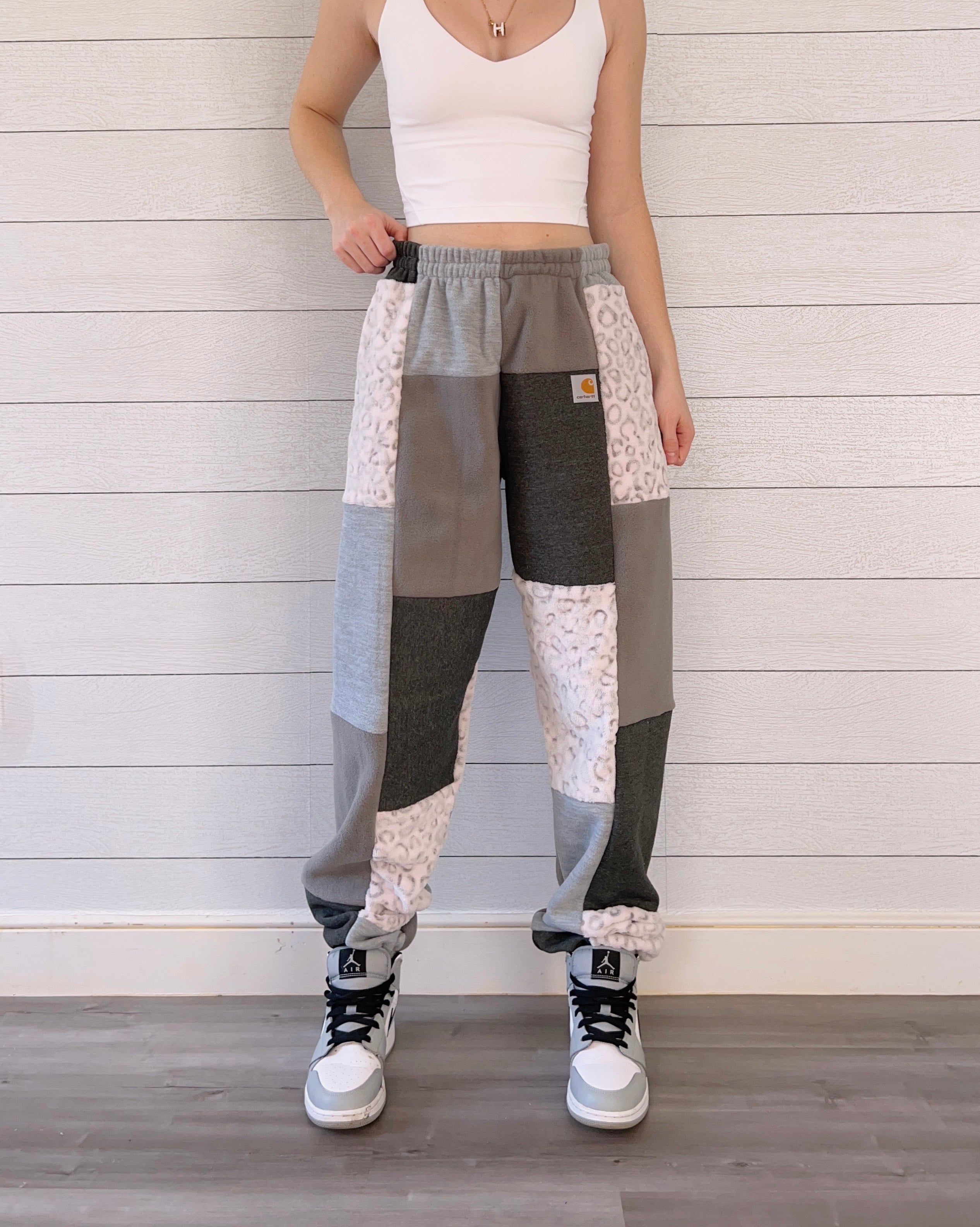 (L/XL) Snow Leopard 1/1 Joggers +pockets