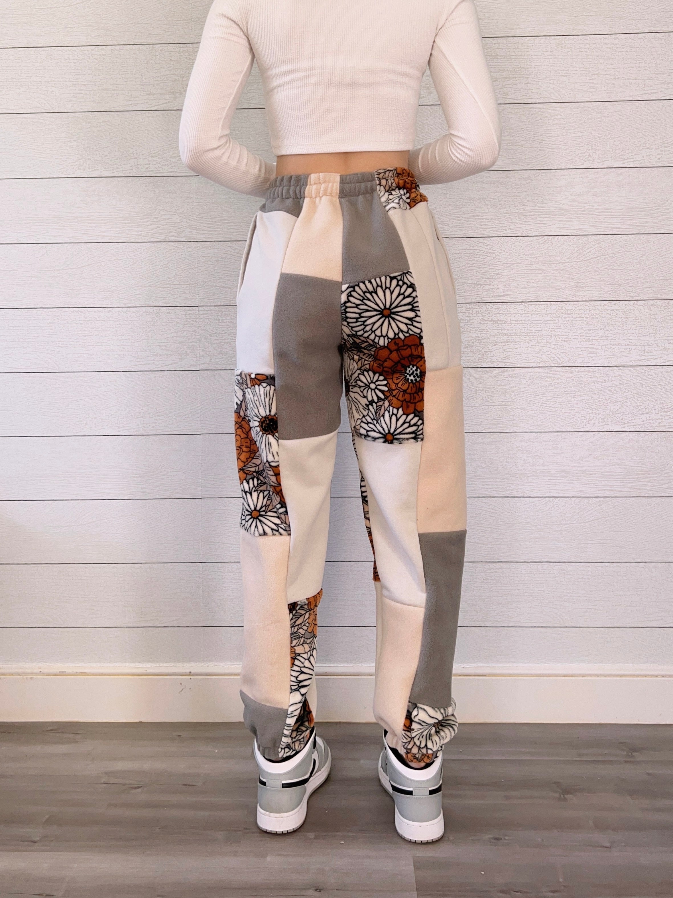 (XS/S) Rustic Floral 1/1 Joggers +pockets