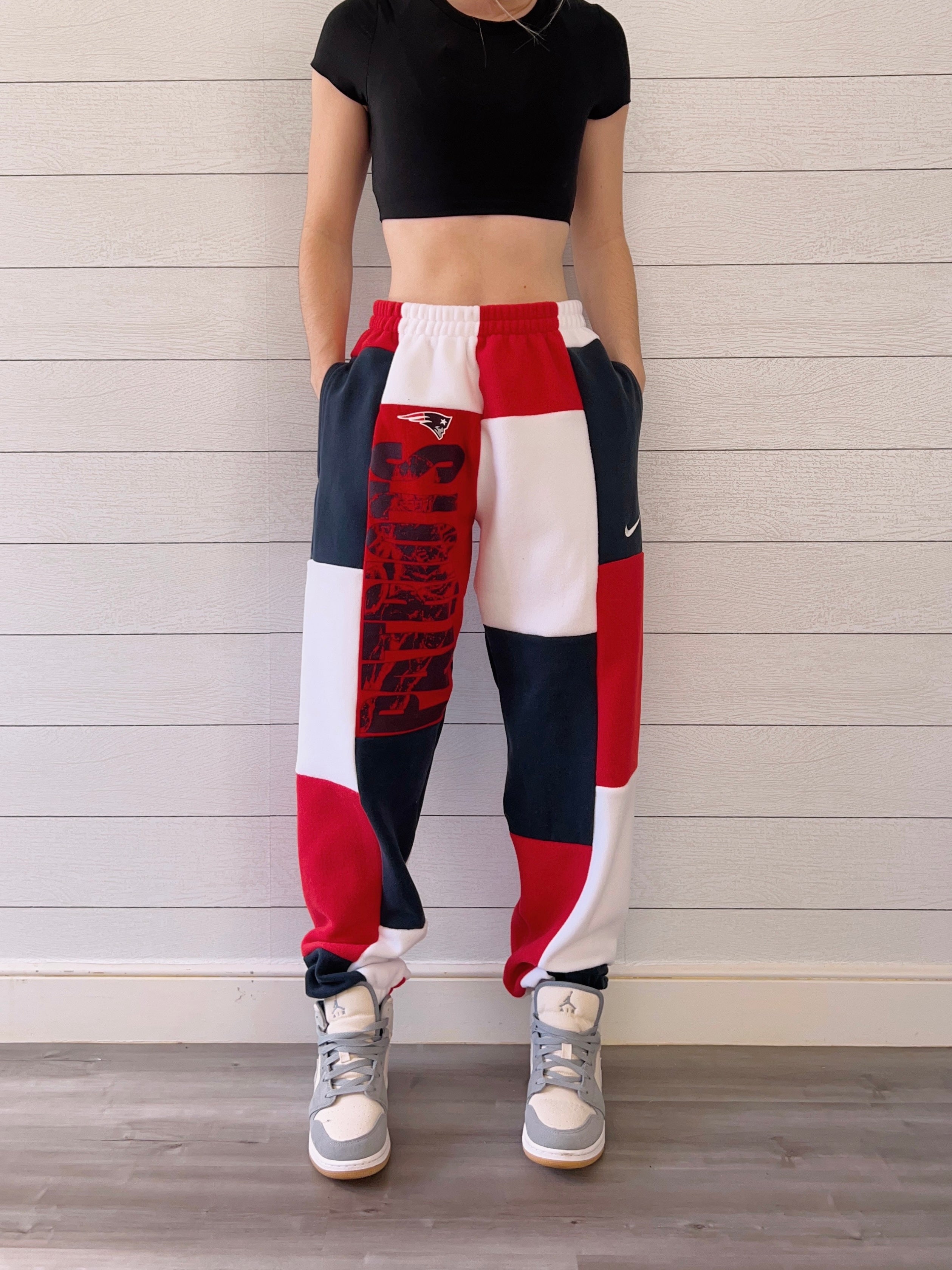 (M/L) Patriots Gameday 1/1 Joggers +pockets