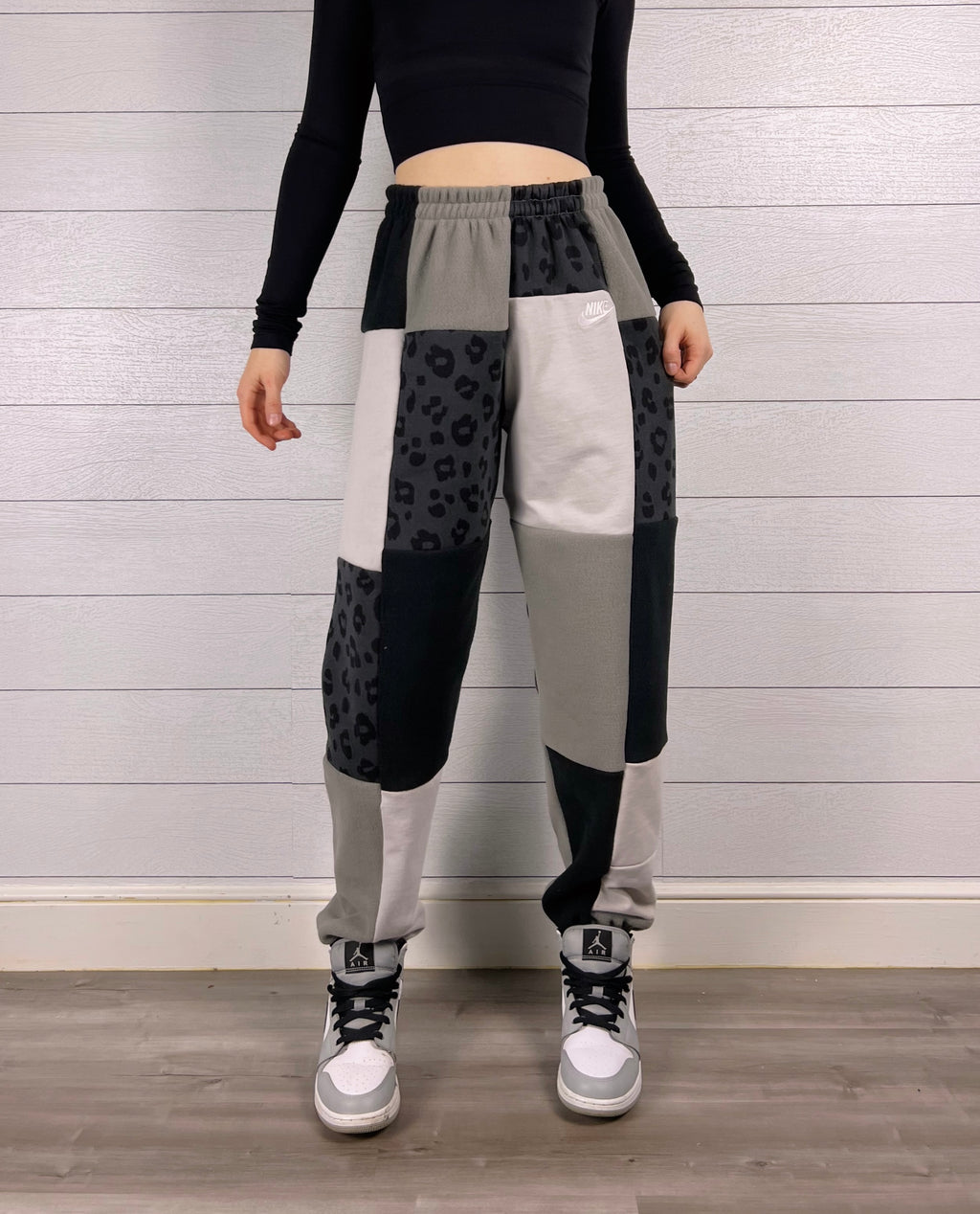 (S/M) Diamond Leopard 1/1 Joggers