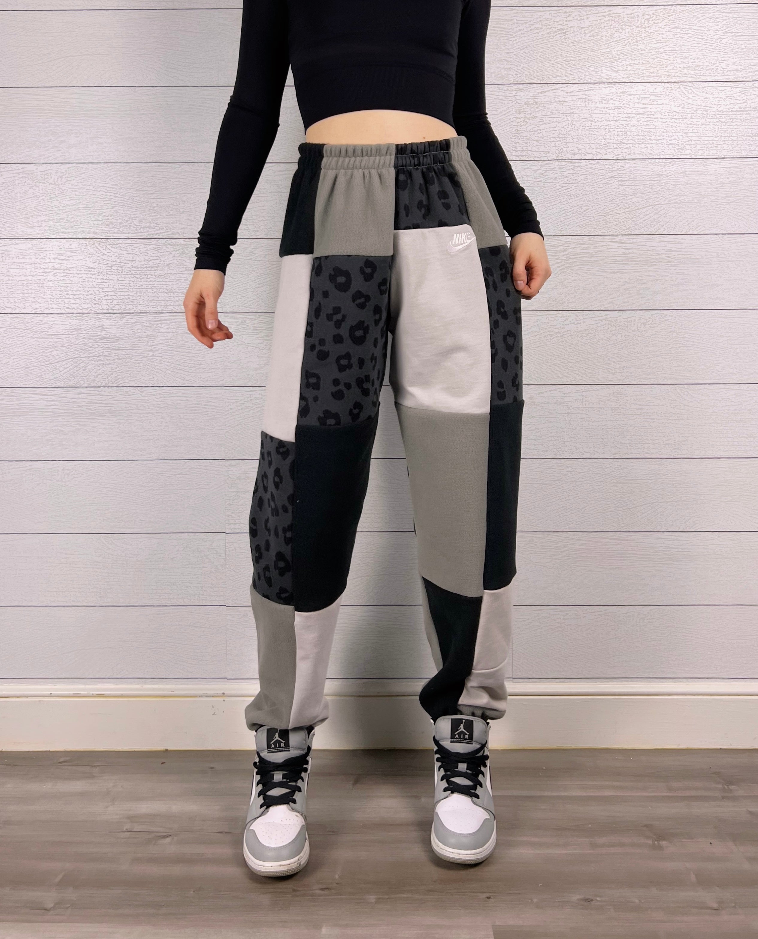 (S/M) Diamond Leopard 1/1 Joggers
