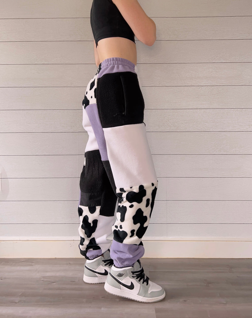 (S/M) Lavender Cow 1/1 Joggers +zipper pockets