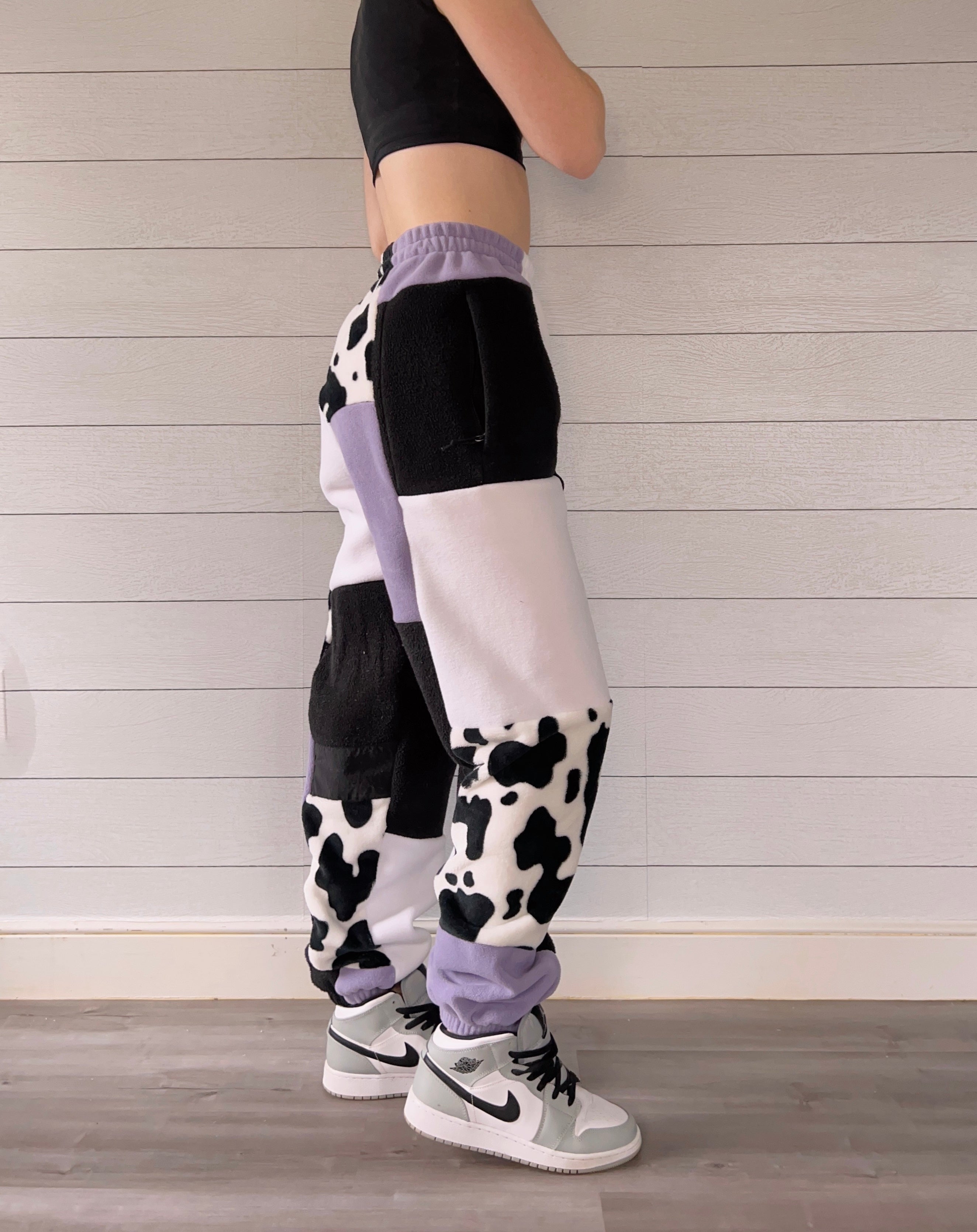 (S/M) Lavender Cow 1/1 Joggers +zipper pockets
