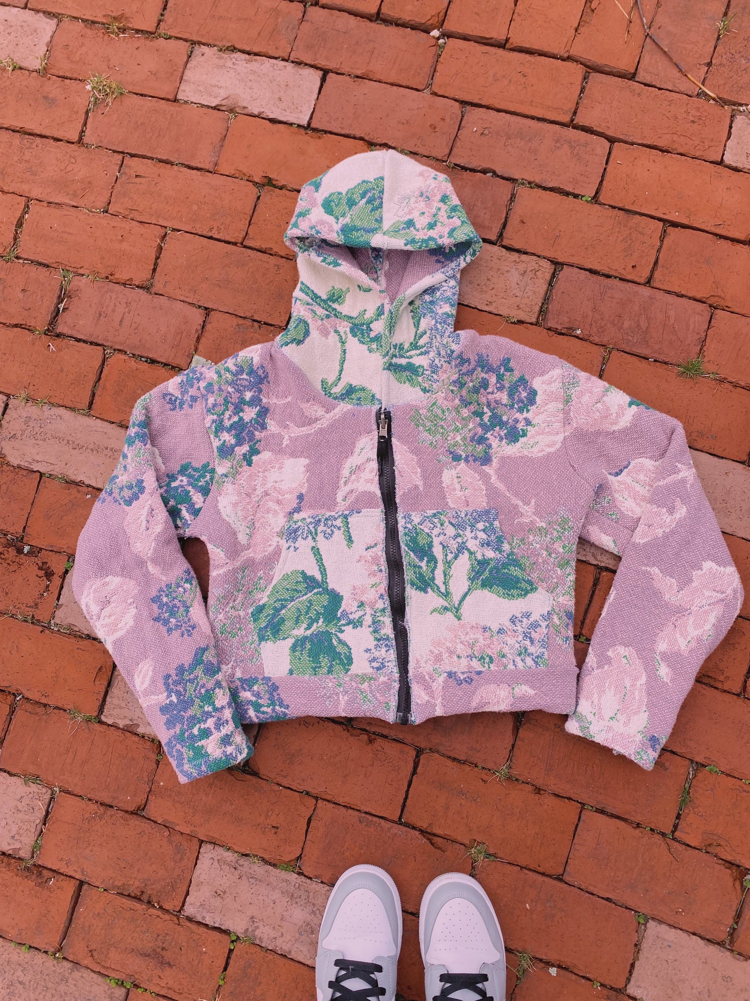 Roses Tapestry Pullover Hoodie w/ Side Seam Pockets in Cream
