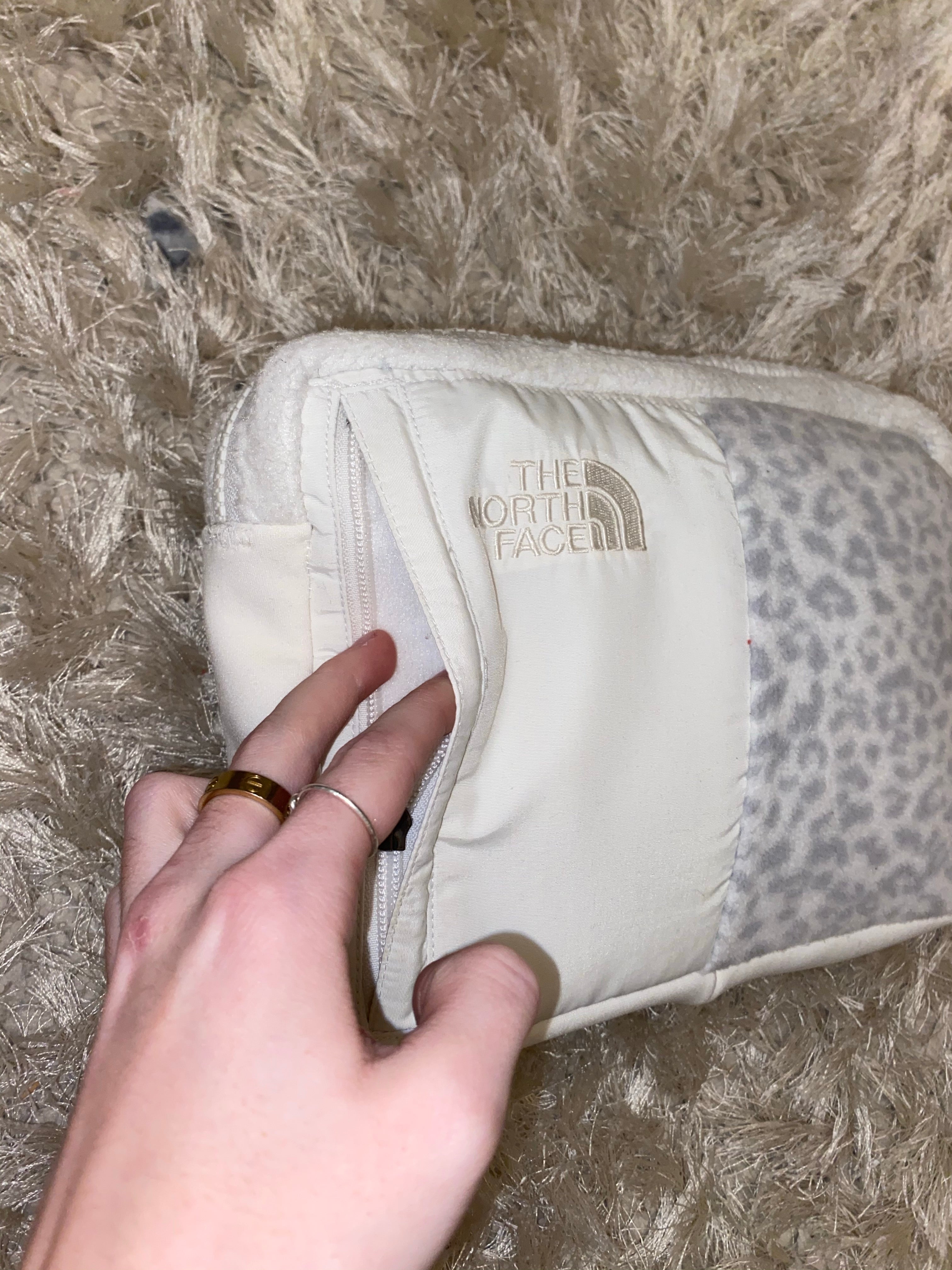 Snow Leopard Medium Sized Outdoor Gear Pouch