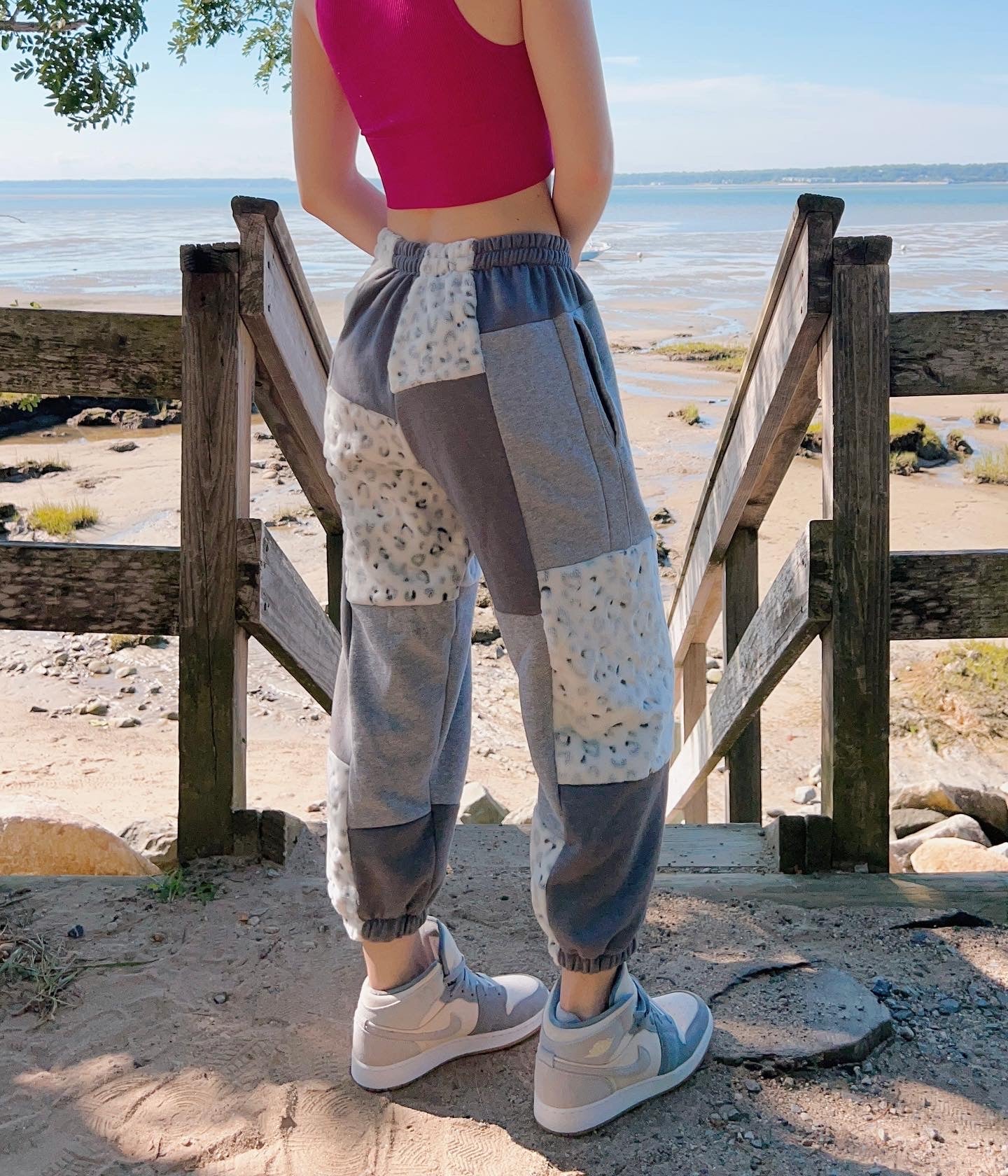 (XS/S) Snow Leopard 1/1 Joggers *with pockets*