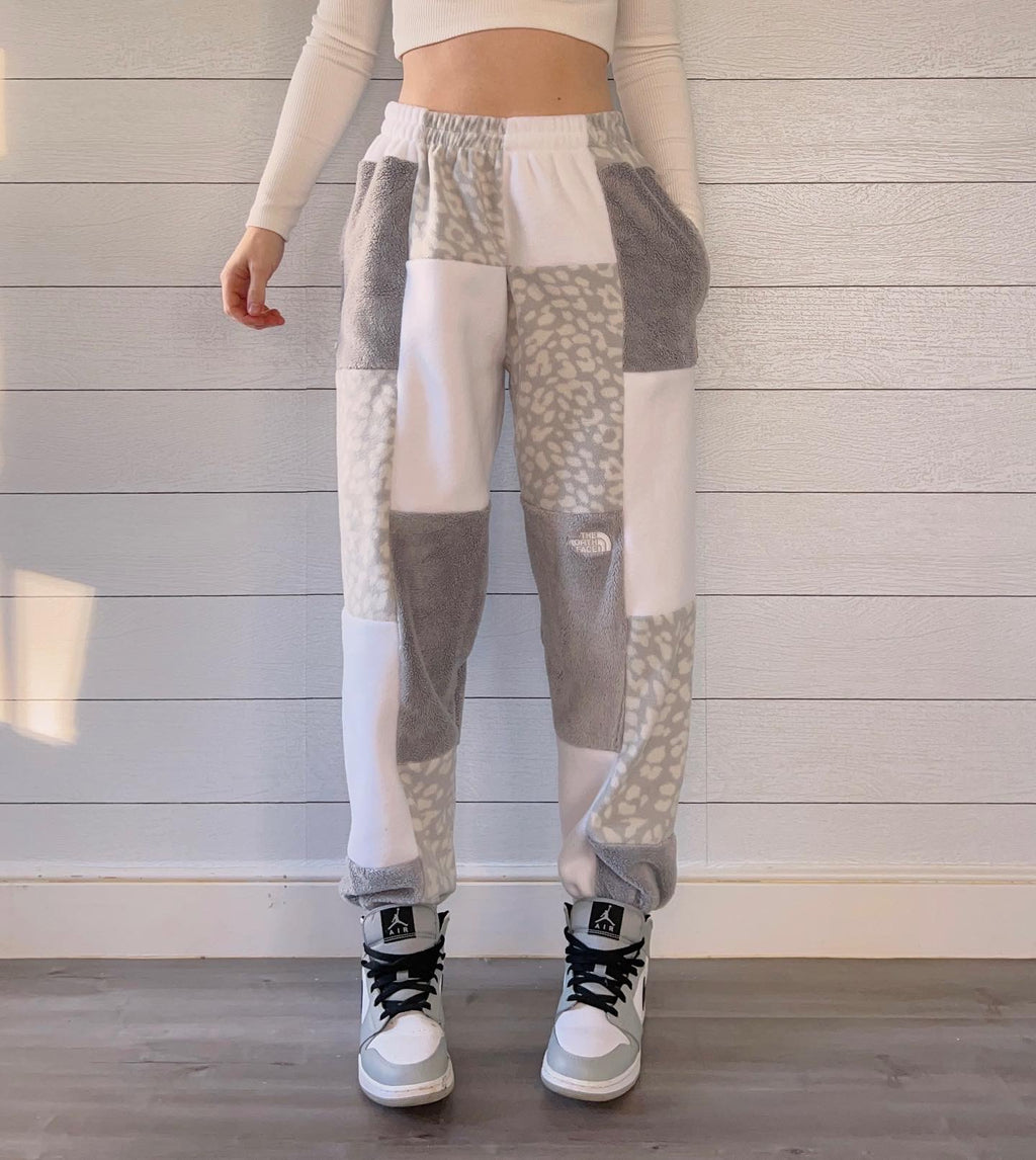 (S/M) Snow Leopard 1/1 Joggers +zipper pockets