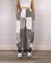 Load image into Gallery viewer, (XS/S) Snow Leopard 1/1 Joggers +zipper pockets
