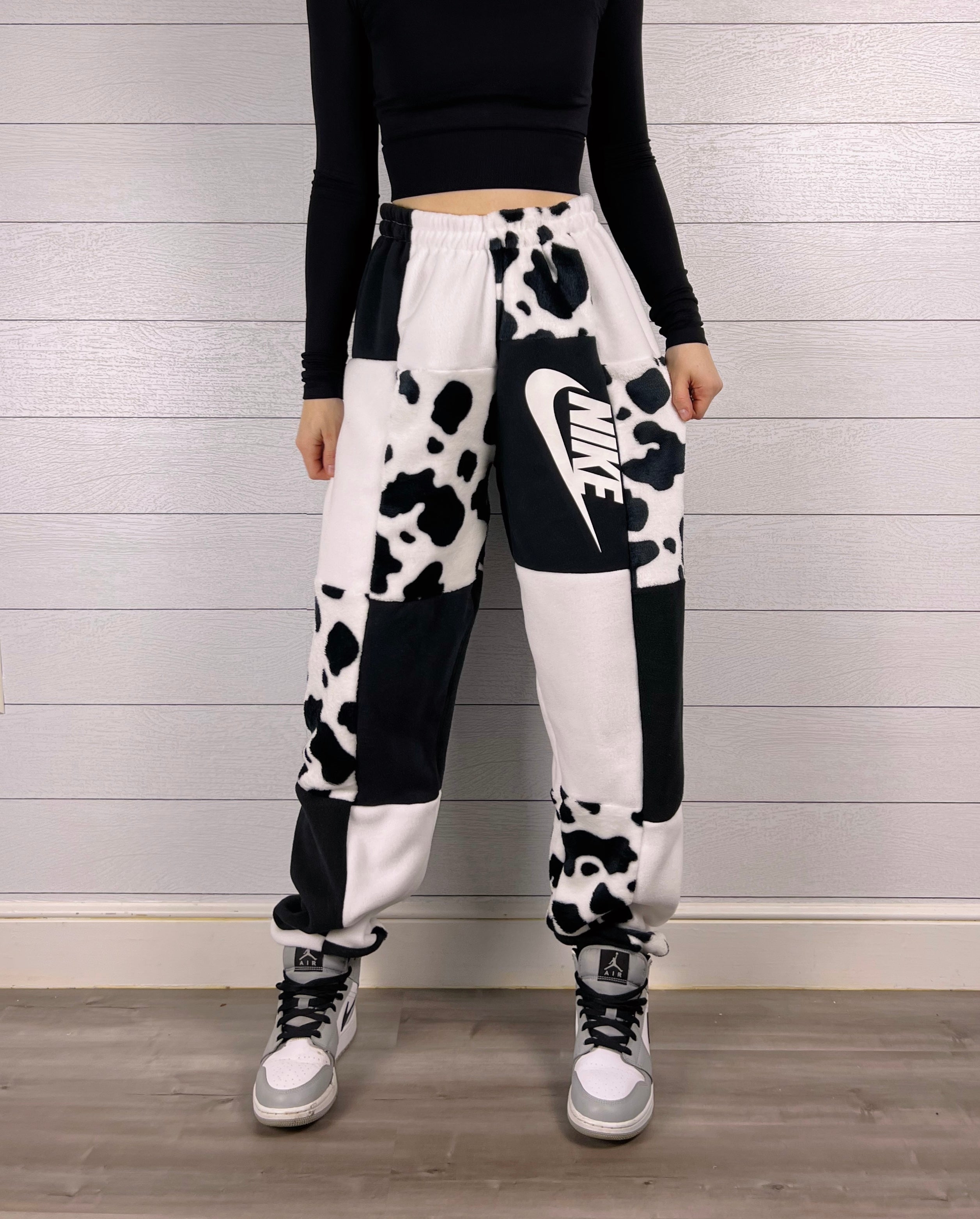 (M/L) Diamond Cow 1/1 Joggers
