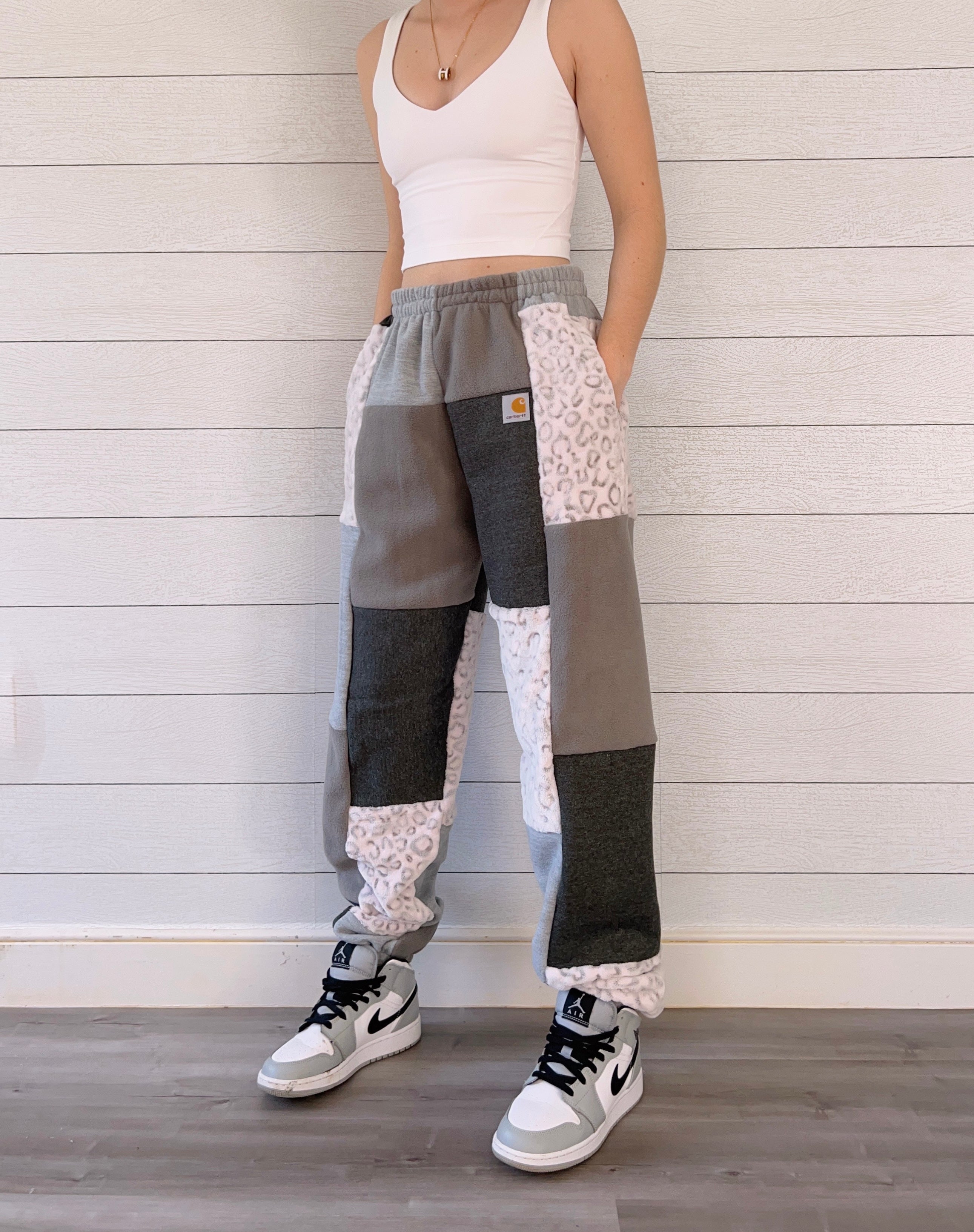 (L/XL) Snow Leopard 1/1 Joggers +pockets