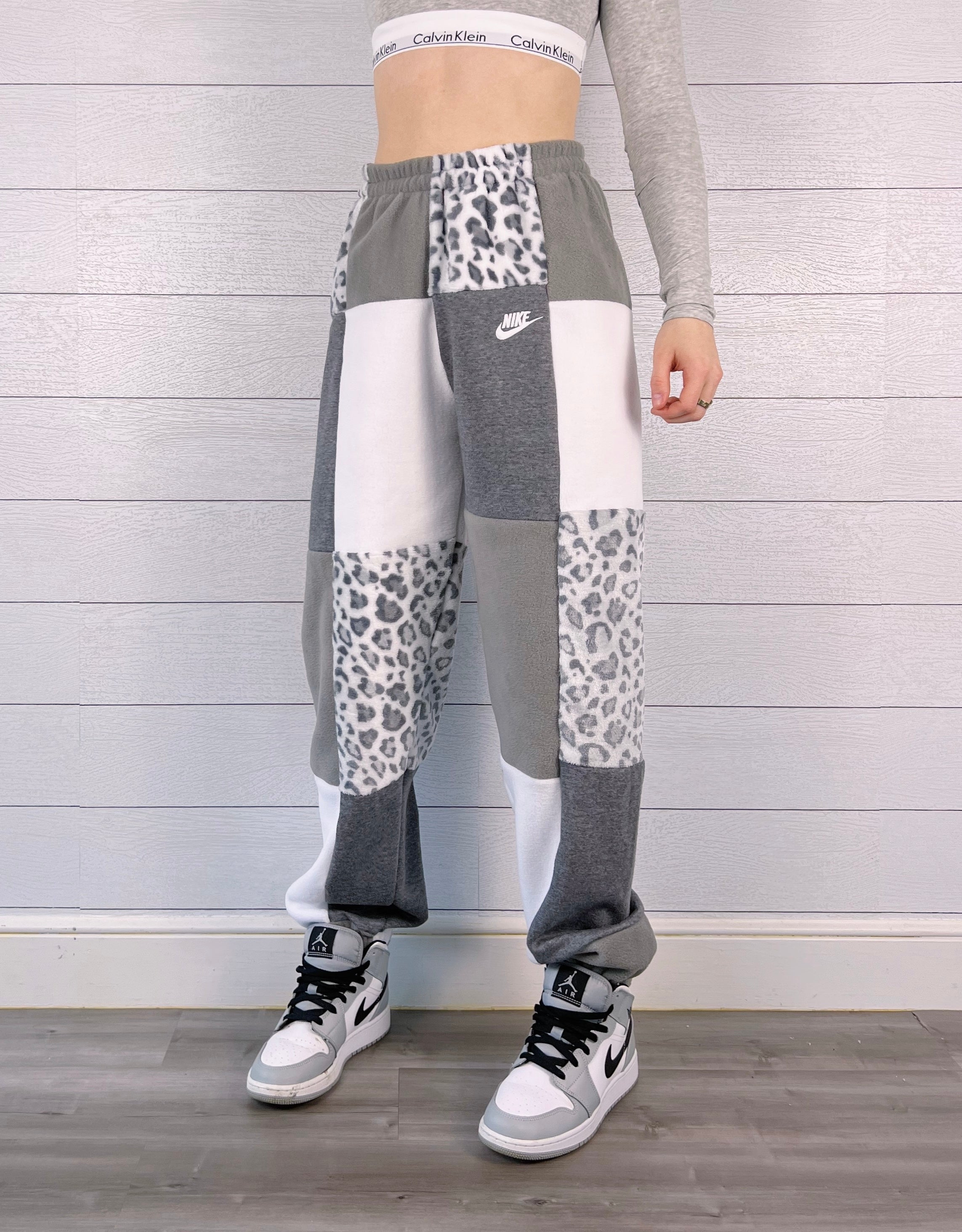 (S/M) Snow Leopard 1/1 Joggers