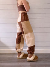 Load image into Gallery viewer, (L/XL) Caramel Quit 1/1 Joggers
