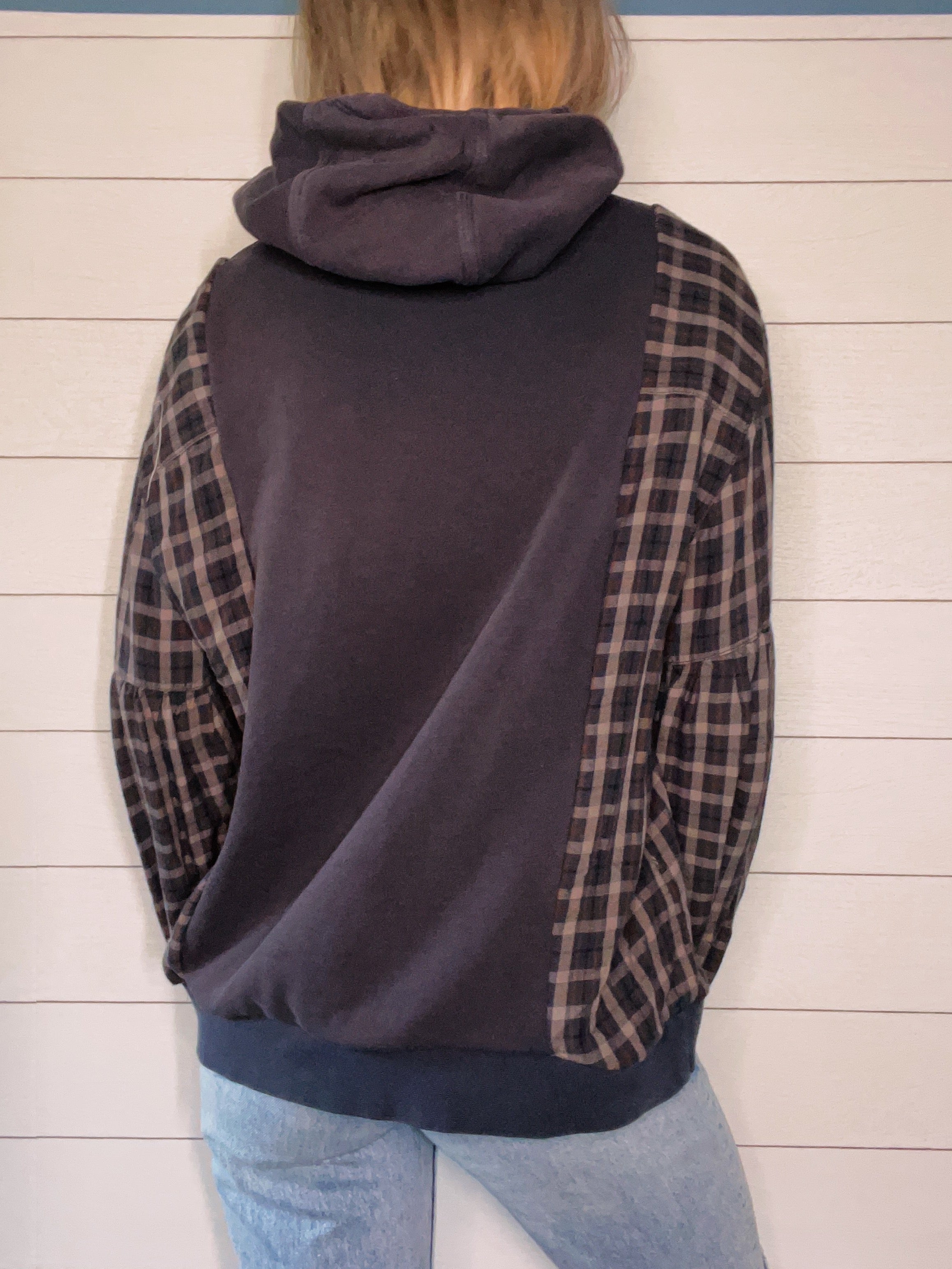 (M/L) Dark Flannel 1/1 Hoodie
