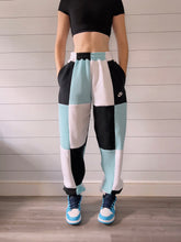 Load image into Gallery viewer, (M/L) Glacier Blue 1/1 Joggers +pockets
