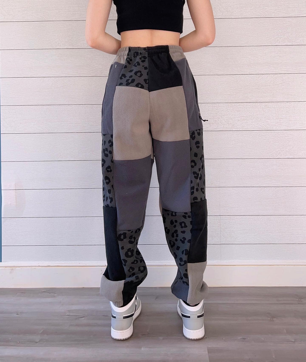 (S/M) Diamond Leopard 1/1 Joggers +zipper pockets