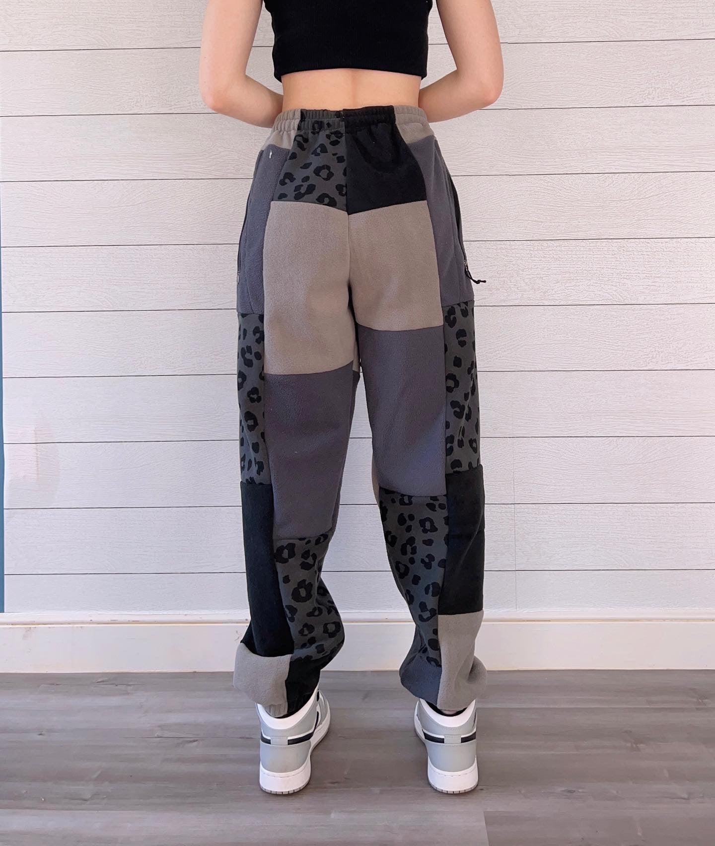 (S/M) Diamond Leopard 1/1 Joggers +zipper pockets