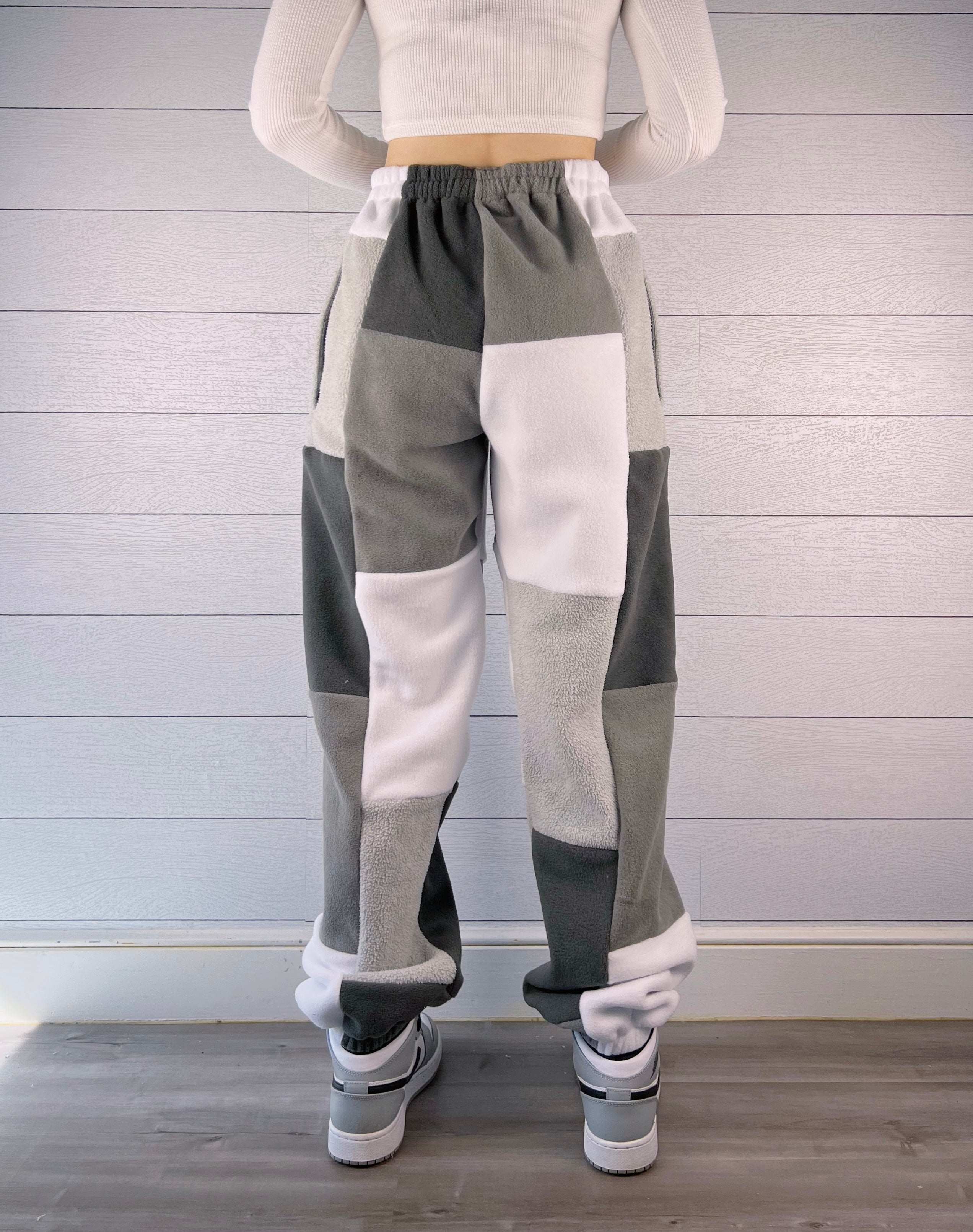 (M/L) Ash Grey 1/1 Joggers +zipper pockets