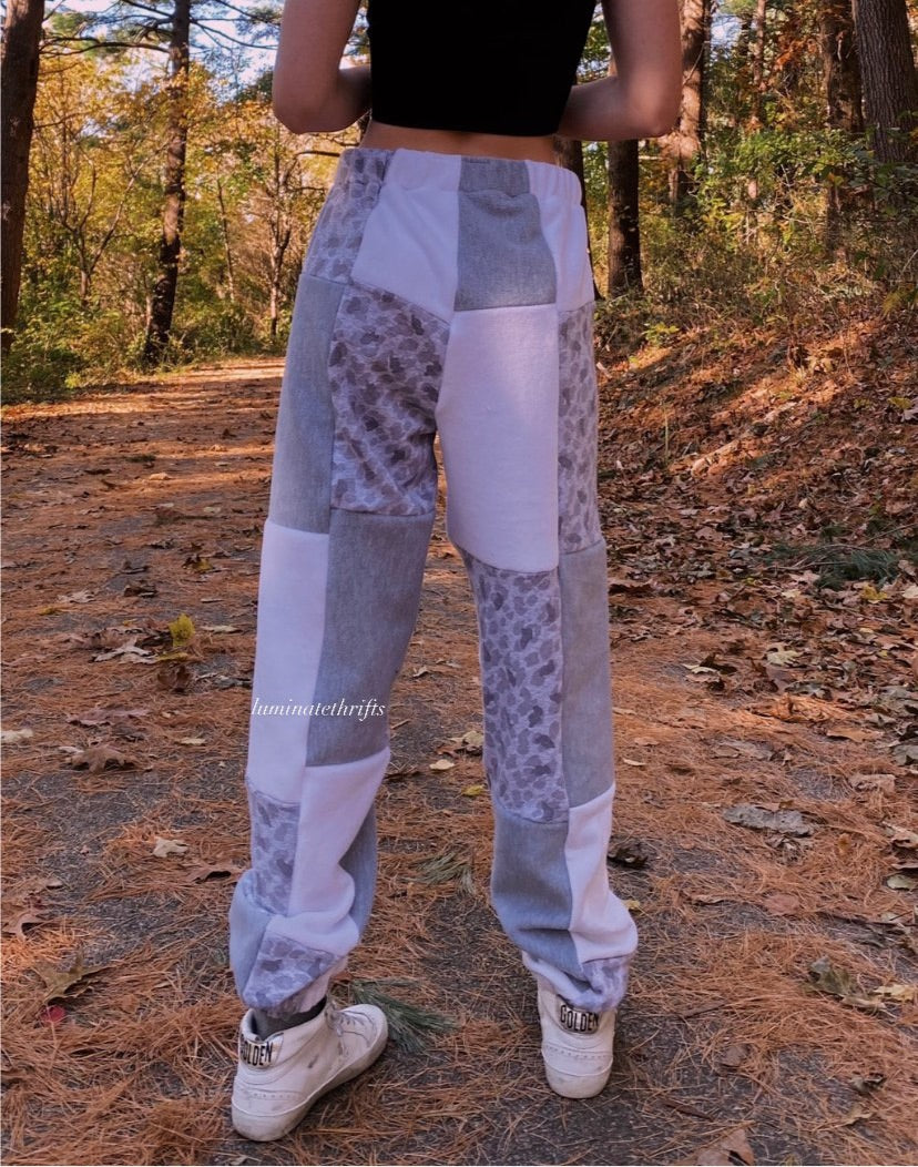 (M/L) Snow Leopard Reworked Joggers
