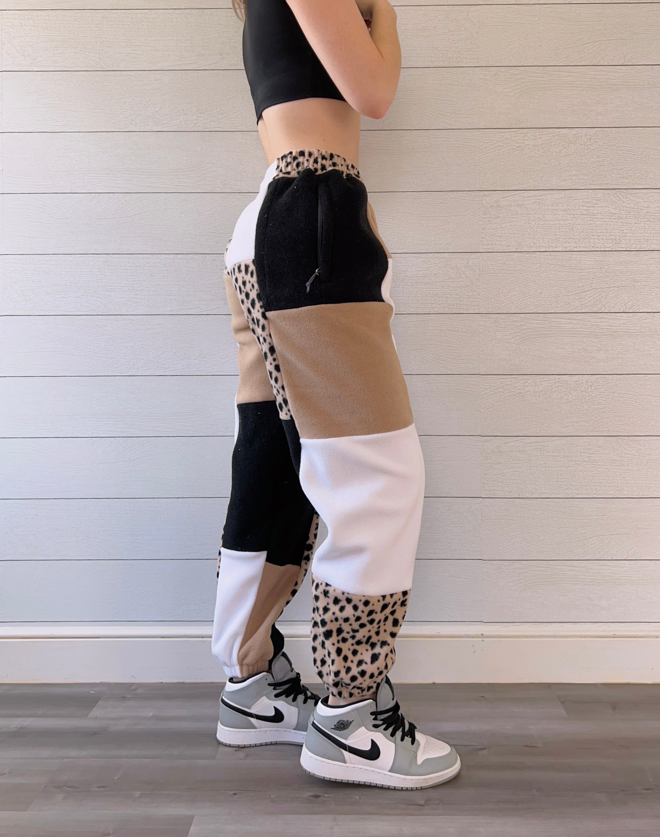 (XS/S) Rustic Dots 1/1 Joggers +zipper pockets