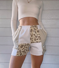 Load image into Gallery viewer, (XS/S) Neutral Leopard 1/1 Shorts +pockets
