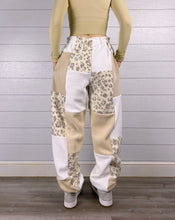 Load image into Gallery viewer, (L/XL) Neutral Leopard 1/1 Joggers +pockets
