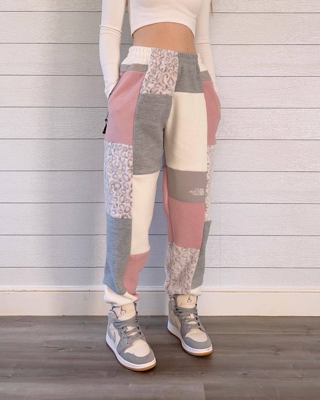 (S/M) Rose Snow Leopard 1/1 Joggers +zipper pockets