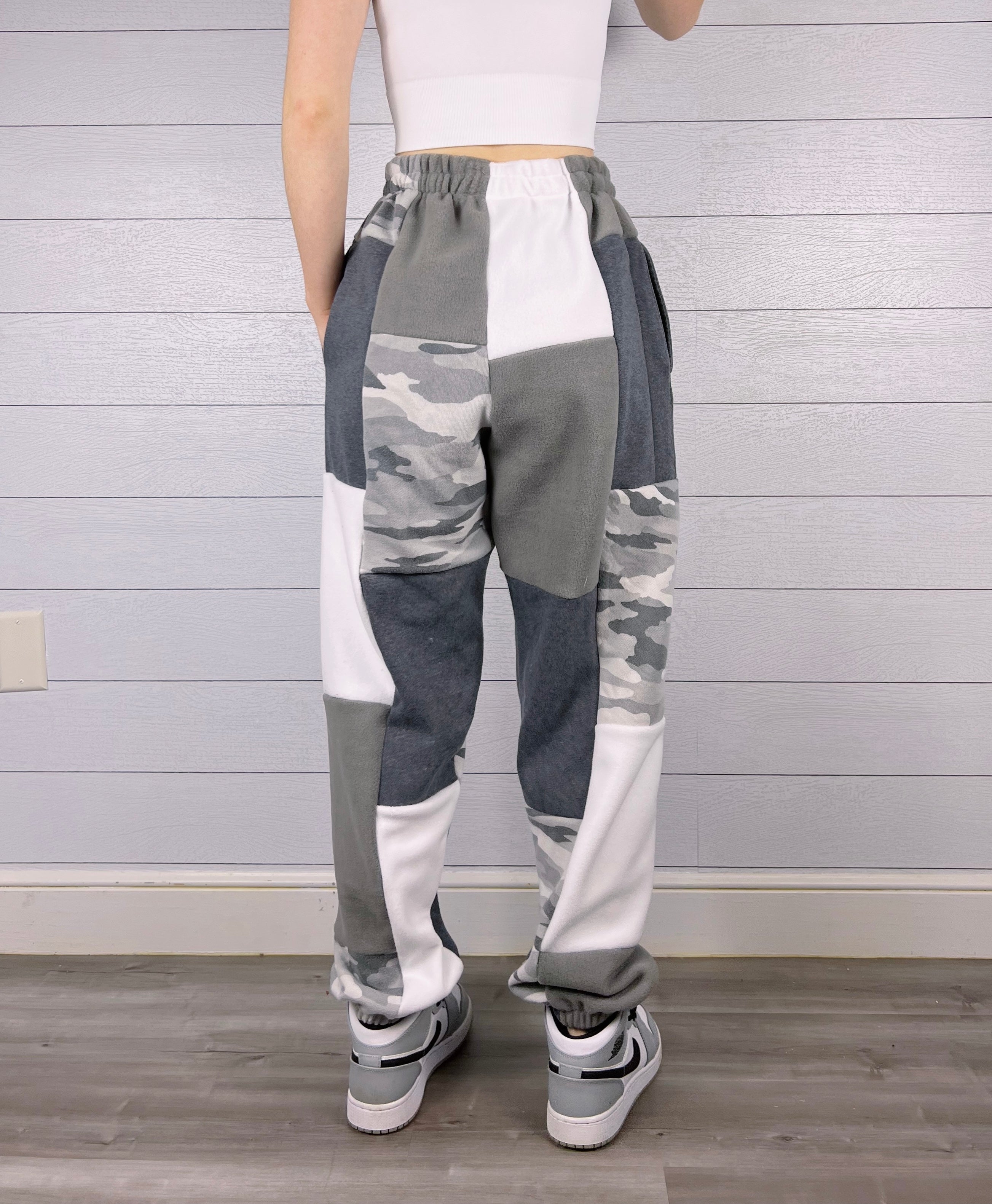 (M/L) Arctic Camo 1/1 Joggers +pockets